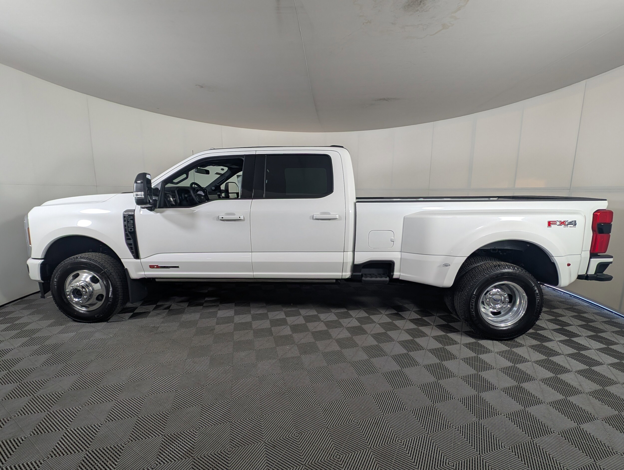 2026 Ford F-350 Platinum photo 2