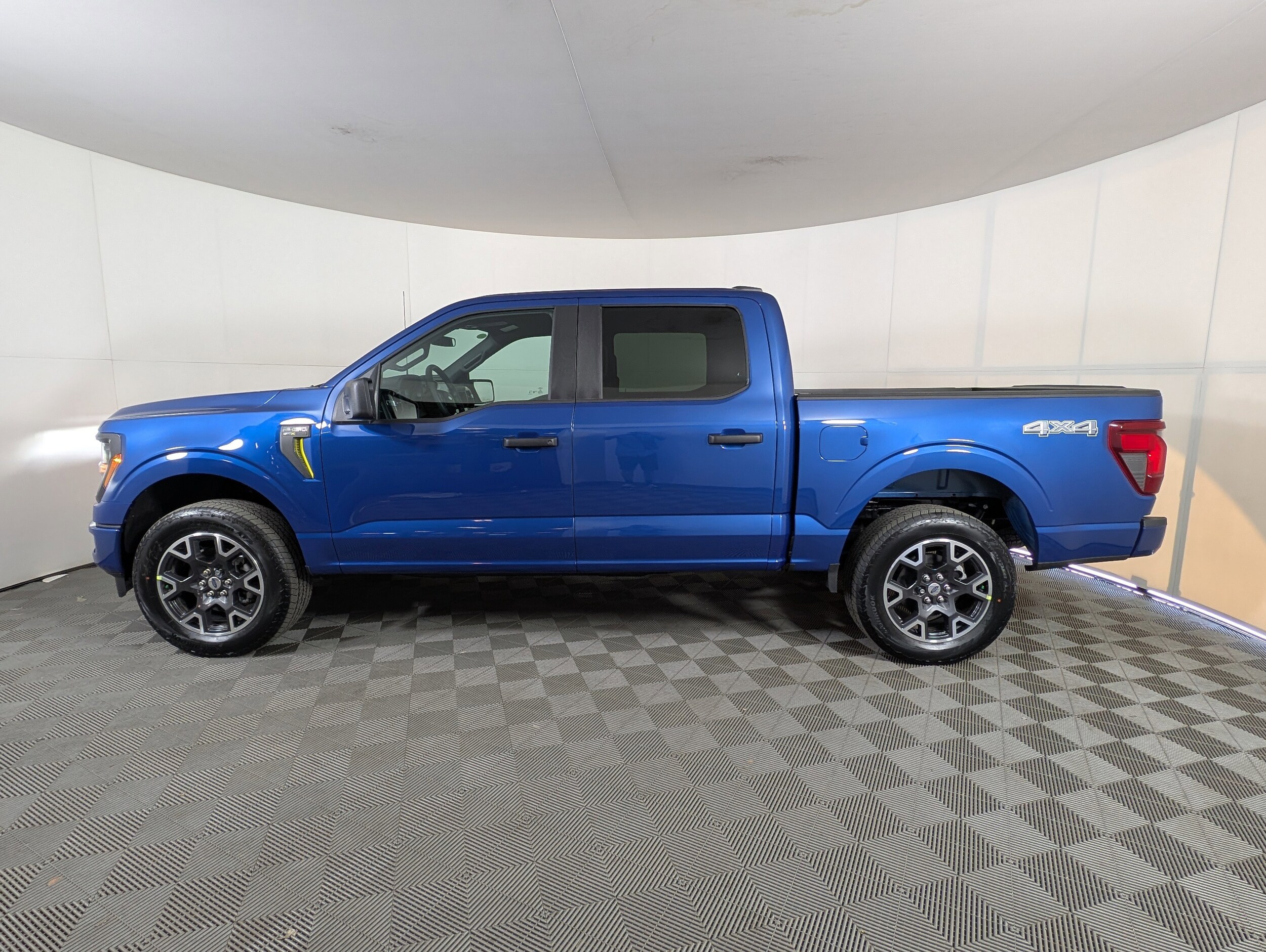 2025 Ford F-150 STX photo 4