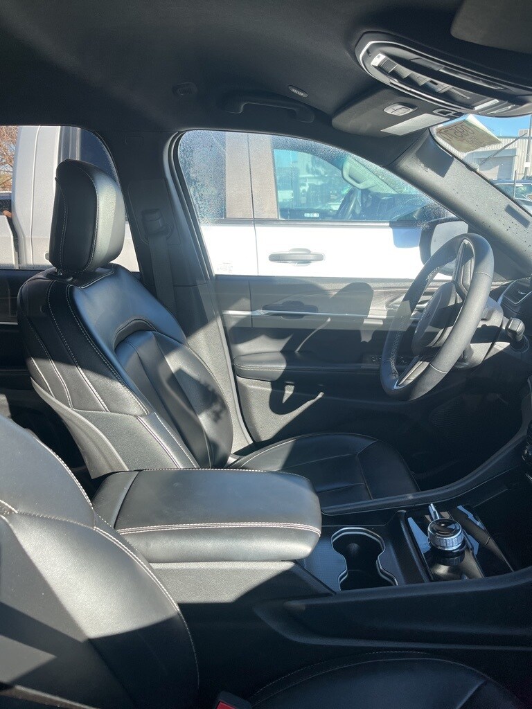 2024 Jeep Grand Cherokee Limited photo 3