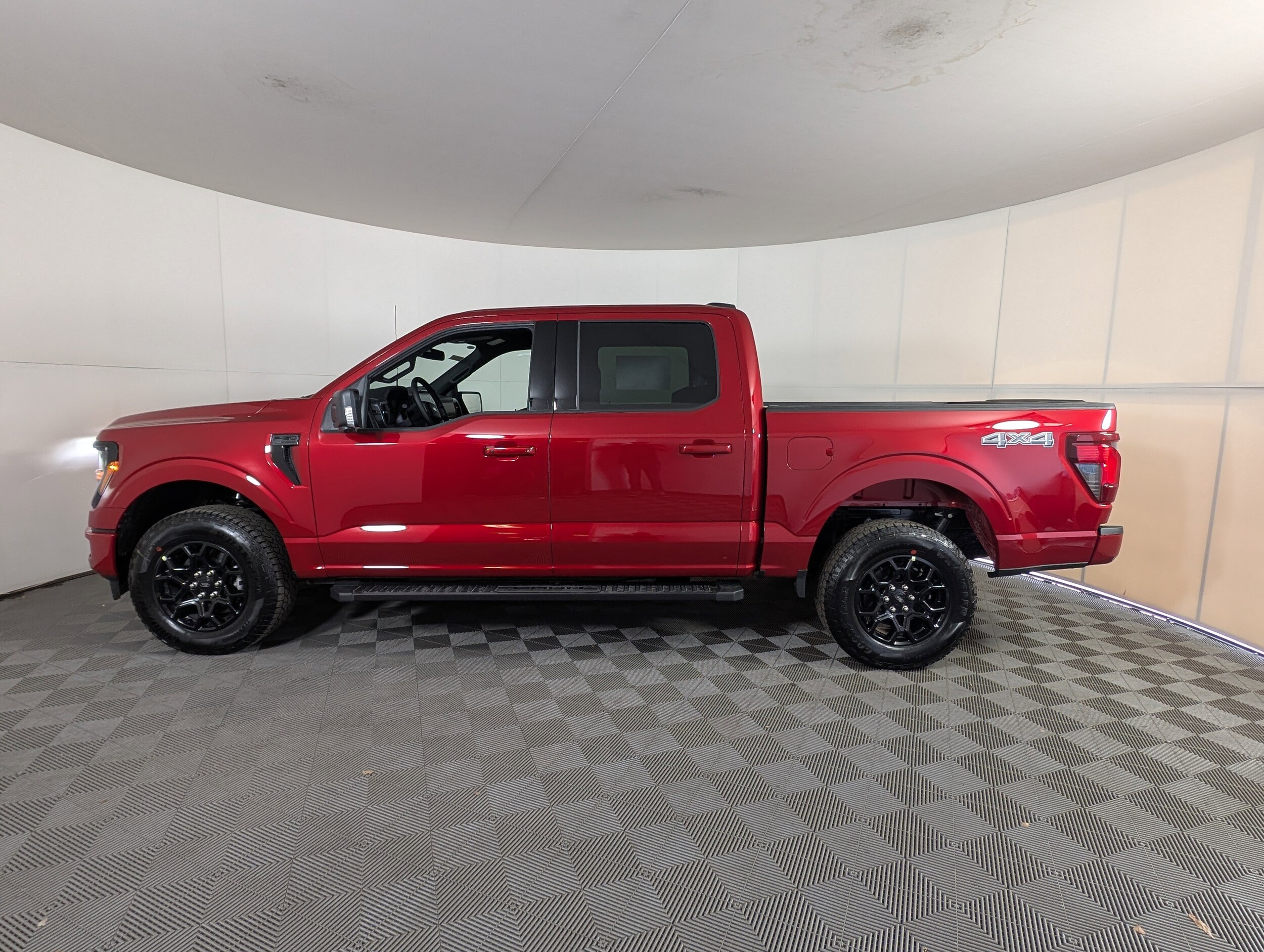 2025 Ford F-150 XLT photo 4