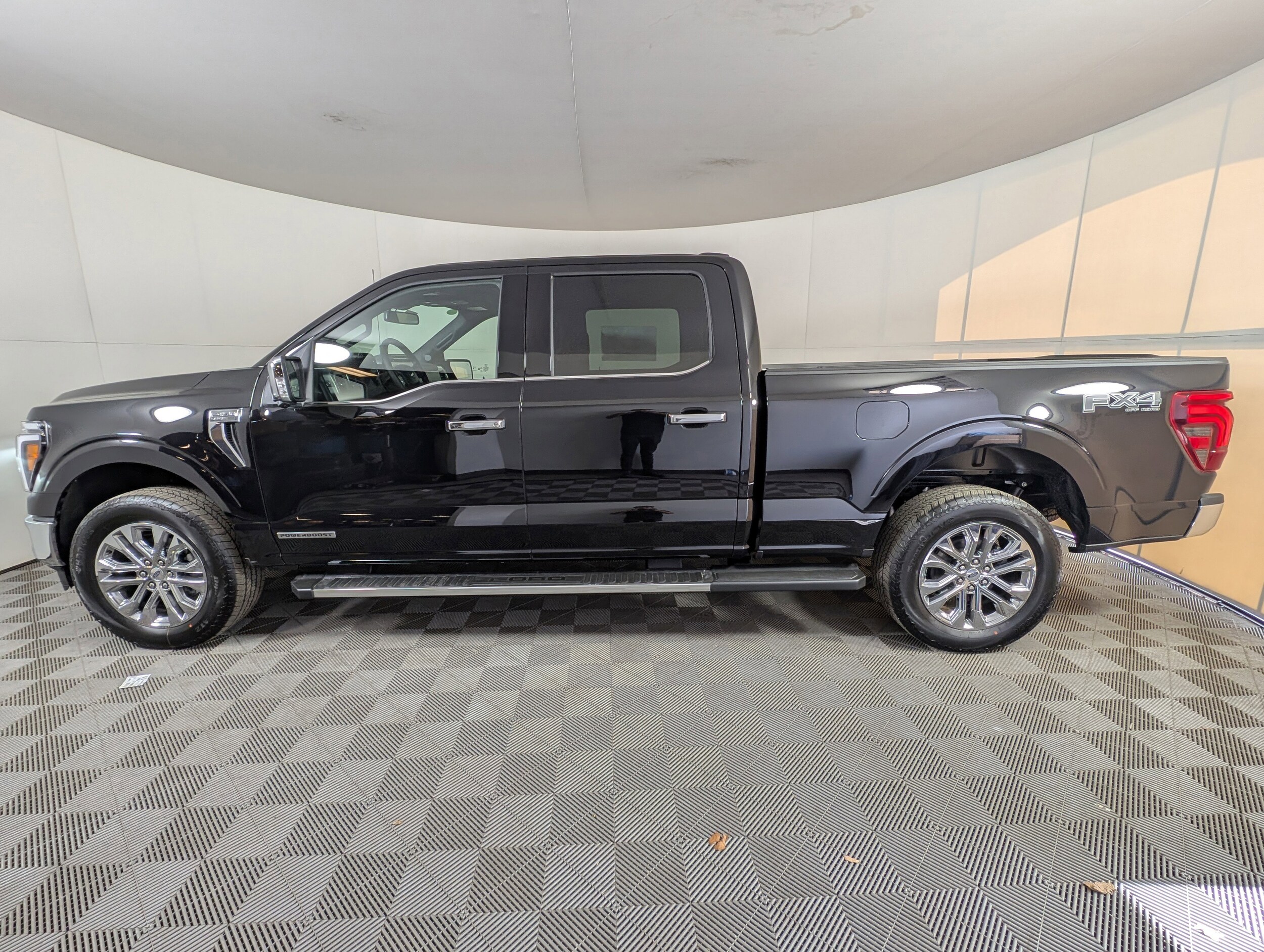 2025 Ford F-150 Lariat photo 4