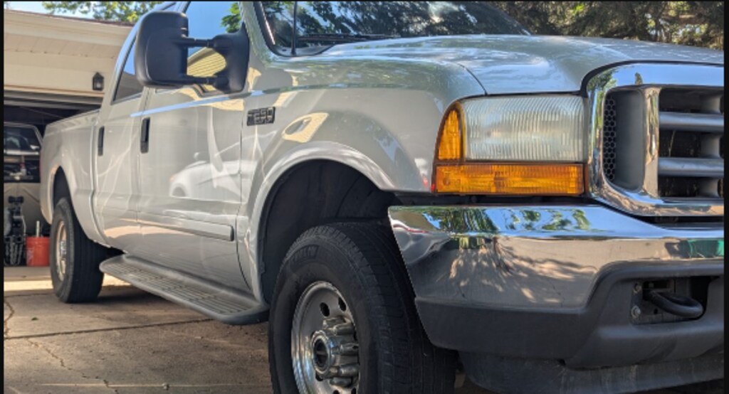 Used 2001 Ford F-250 Lariat Truck