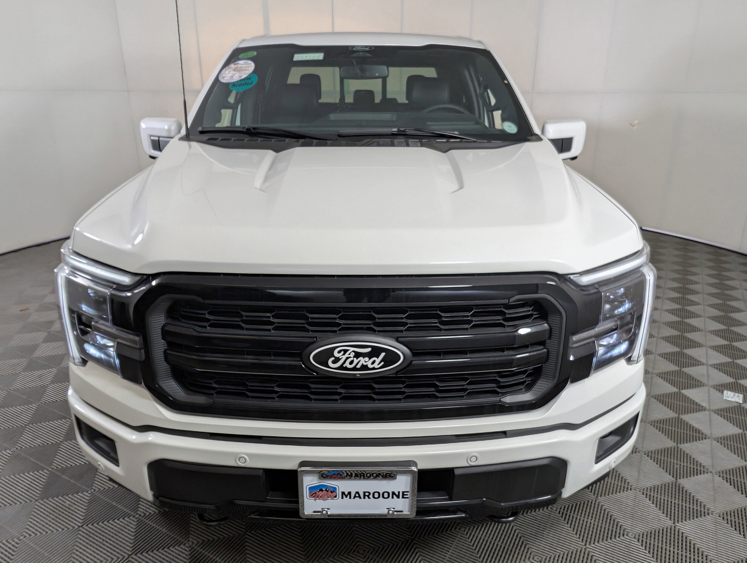 2025 Ford F-150 Lariat photo 2
