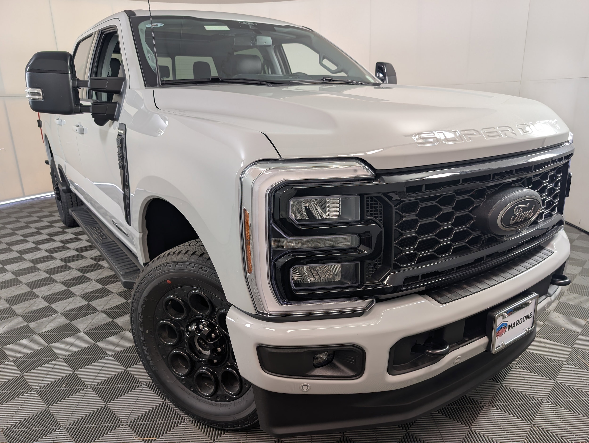 2025 Ford F-350 Super Duty Lariat's photo