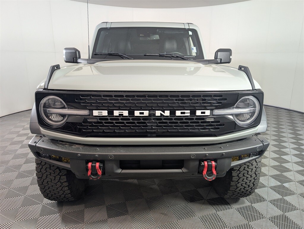 2021 Ford Bronco First Edition photo 2