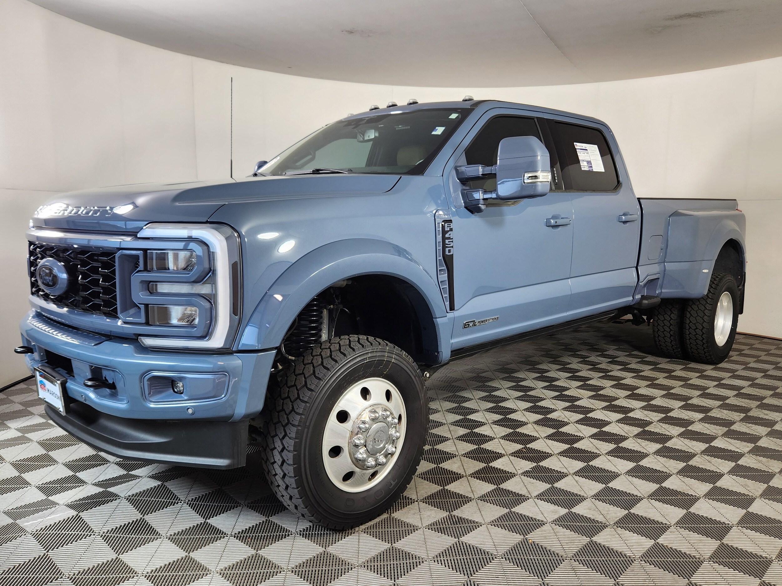 2023 Ford F-450 Lariat photo 3