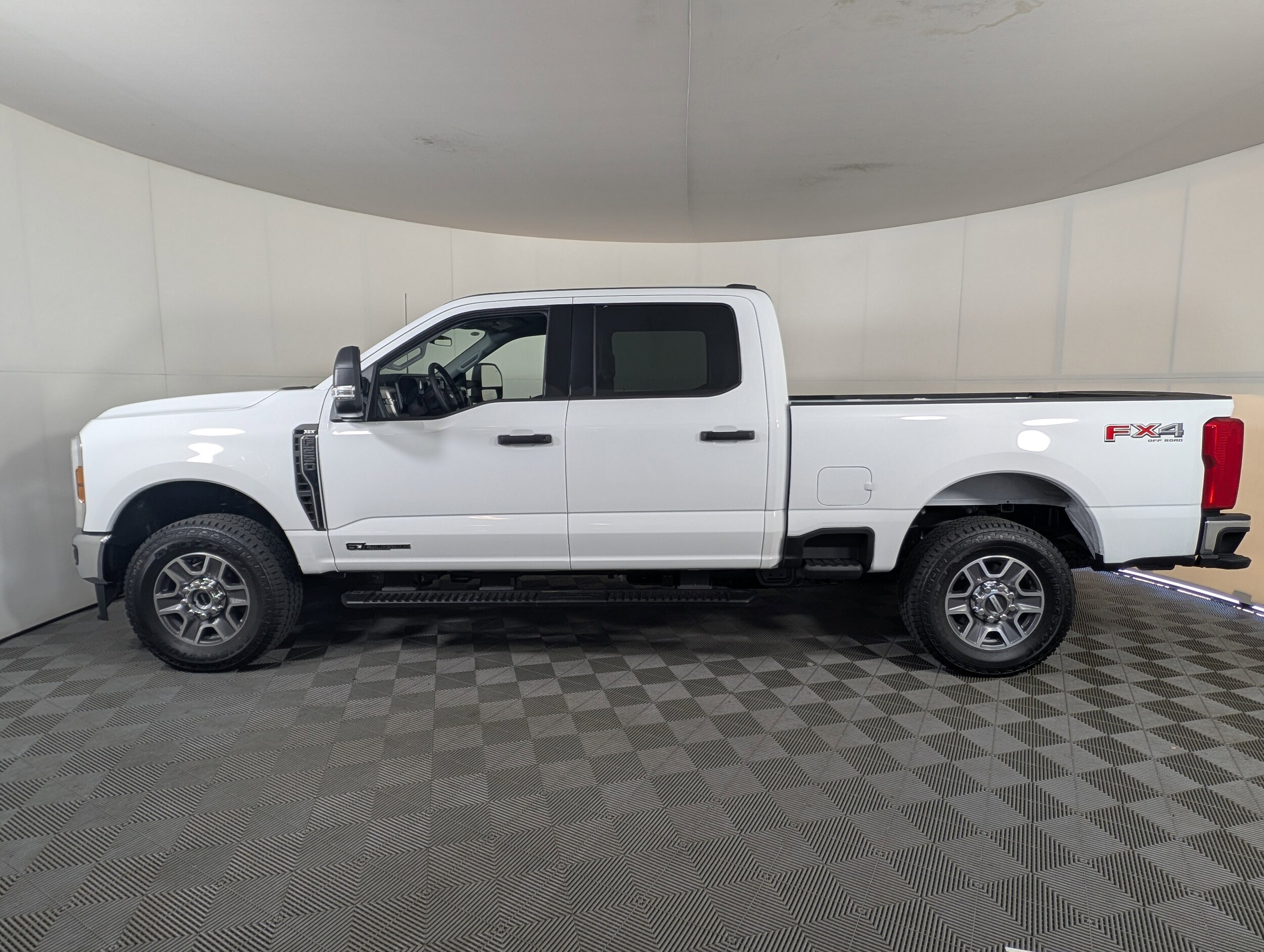 2025 Ford F-250 XLT photo 4
