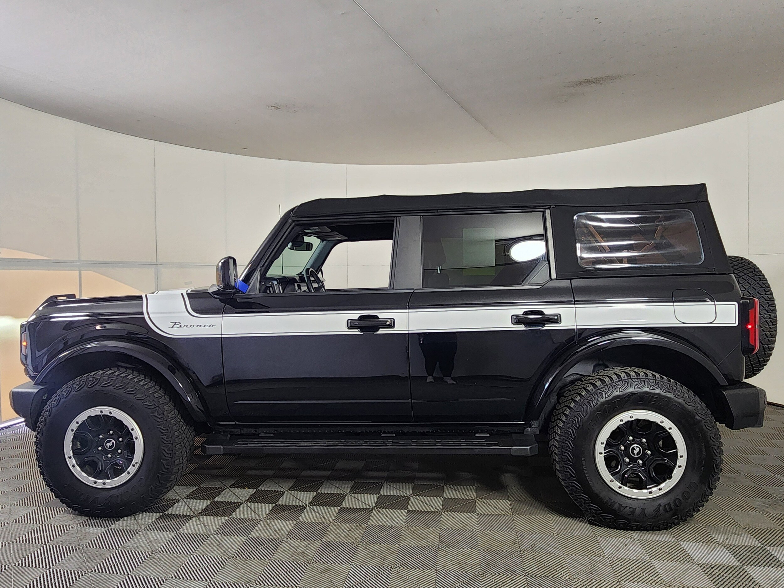 2022 Ford Bronco Outer Banks photo 4