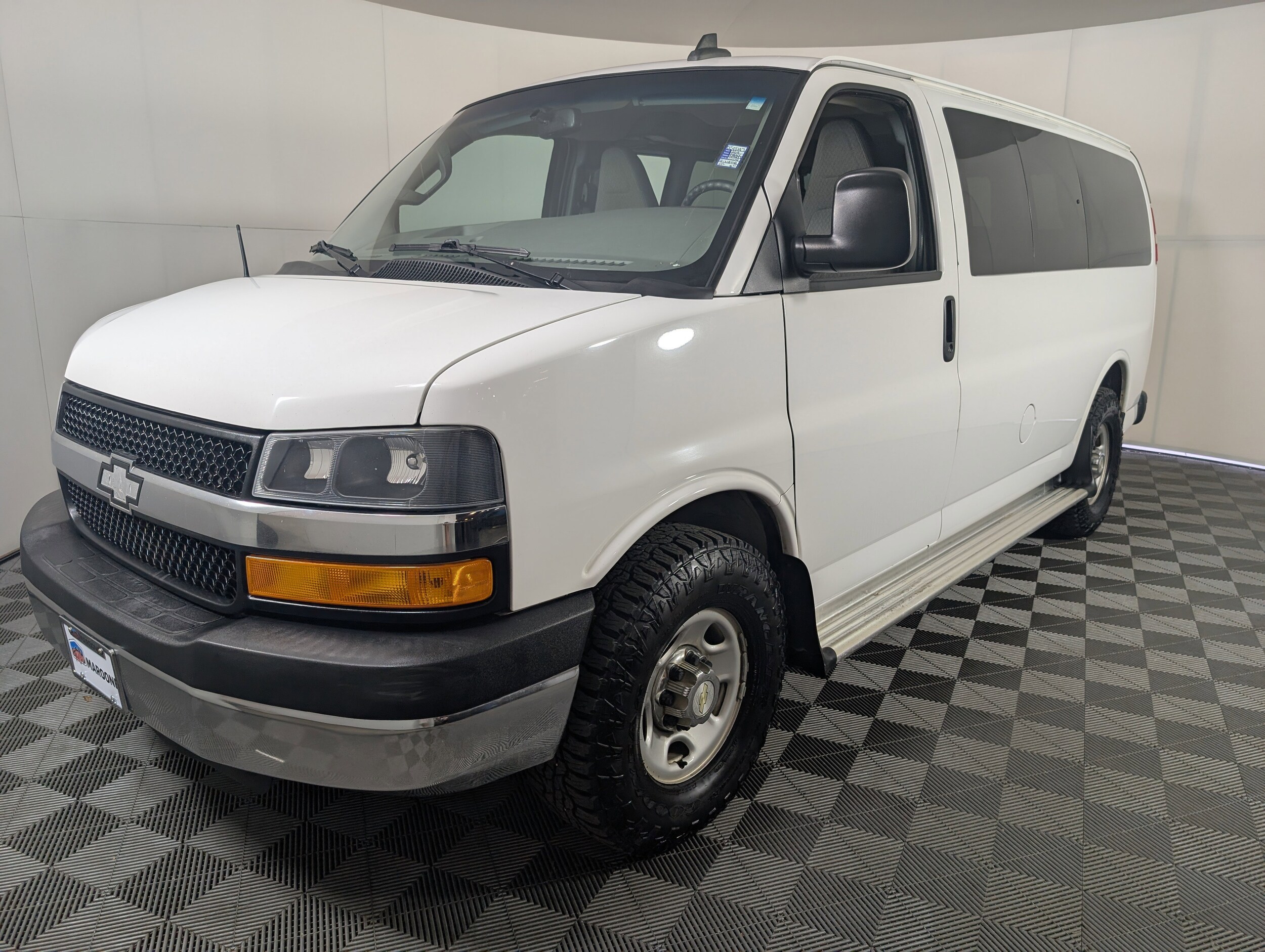 2016 Chevrolet Express 3500 LT Passenger Van photo 2