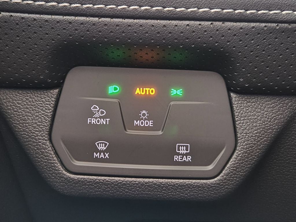 2024 Volkswagen Atlas Cross Sport SE w/Tech - Photo 27