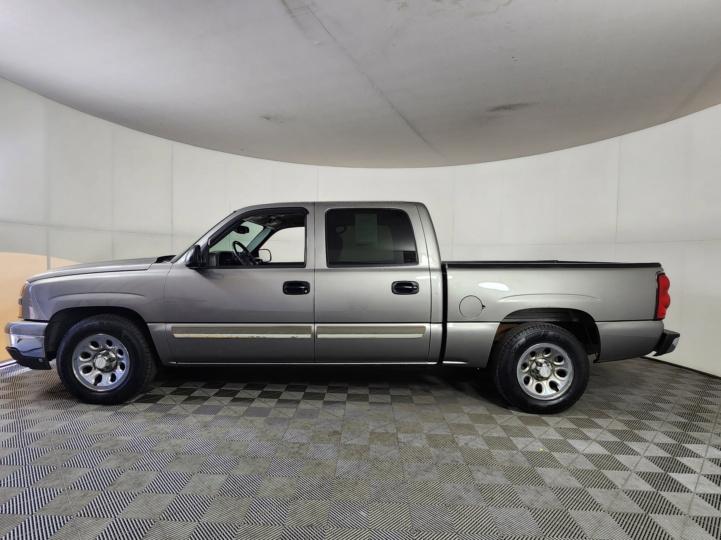 2006 Chevrolet Silverado 1500 LT photo 2