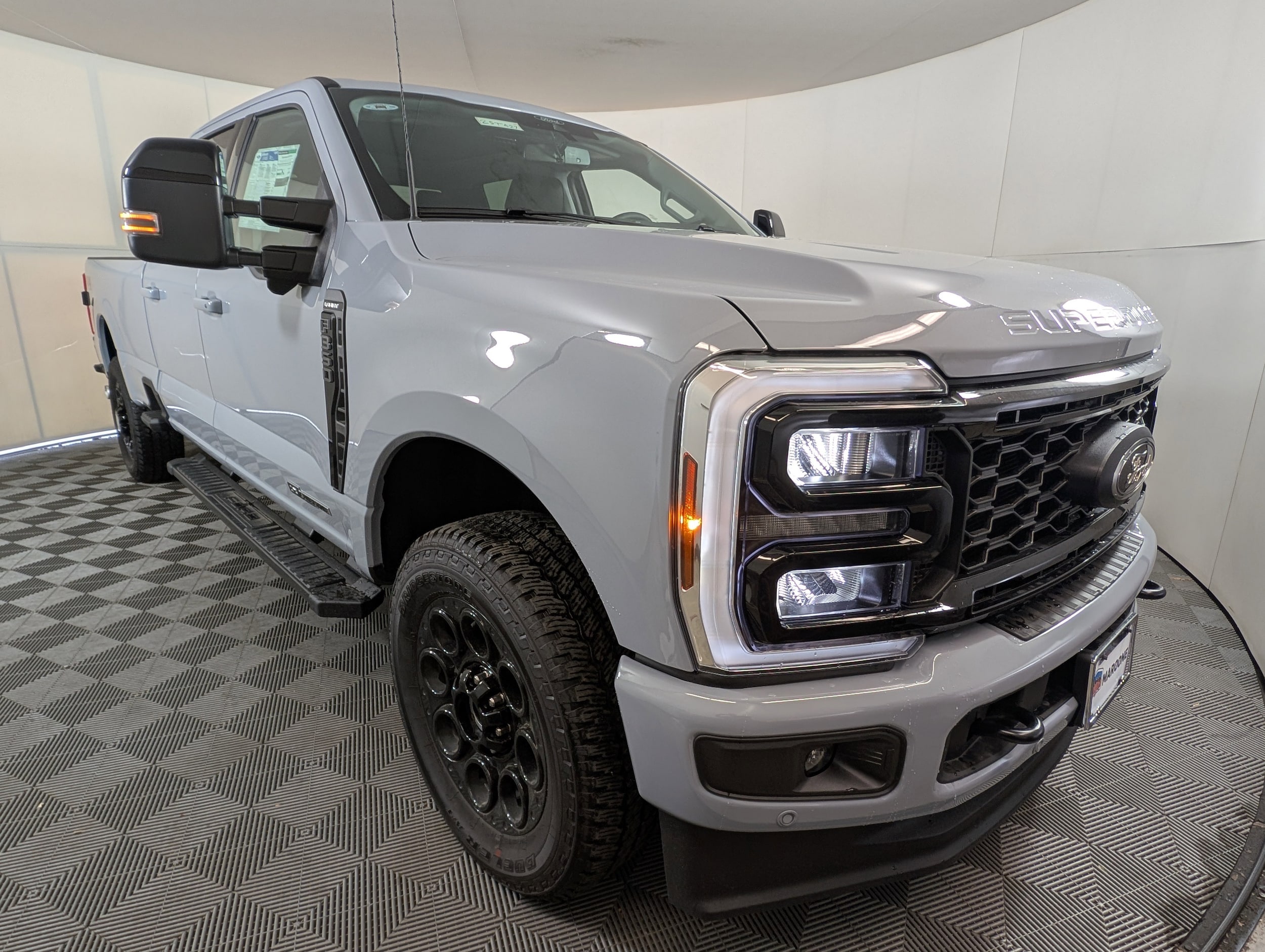 2025 Ford F-350 Super Duty Lariat's photo