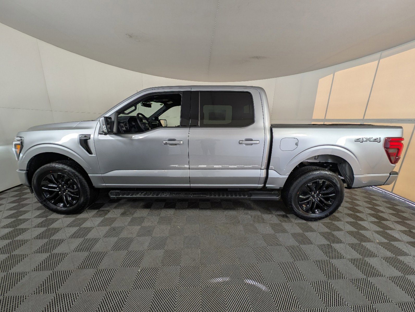 2025 Ford F-150 Lariat photo 4