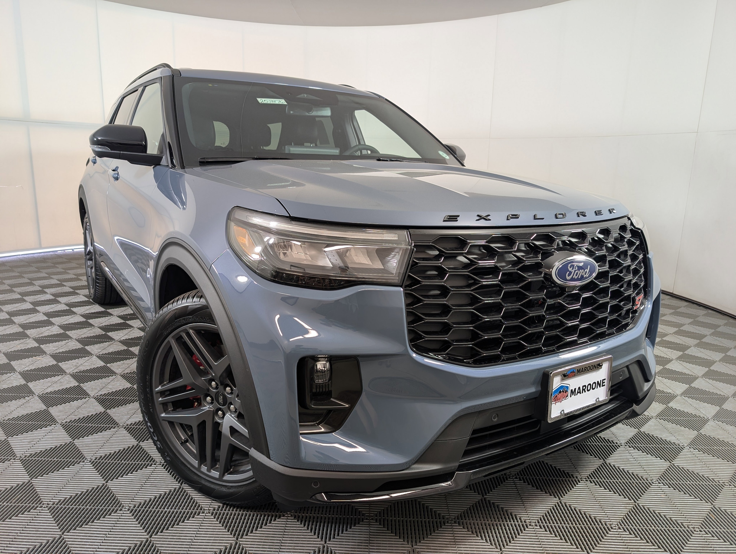 2025 Ford Explorer ST's photo