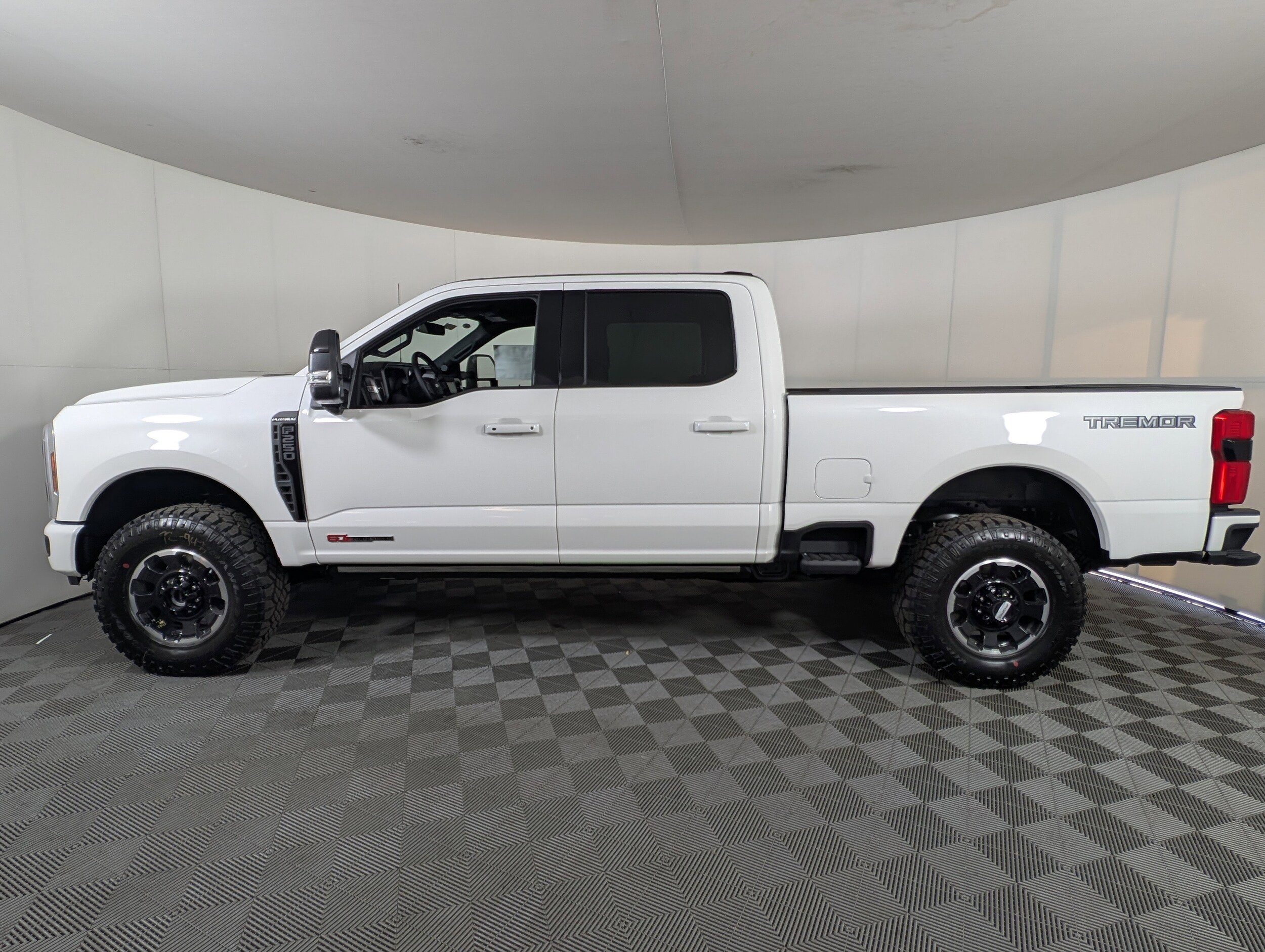 2026 Ford F-250 Platinum photo 4