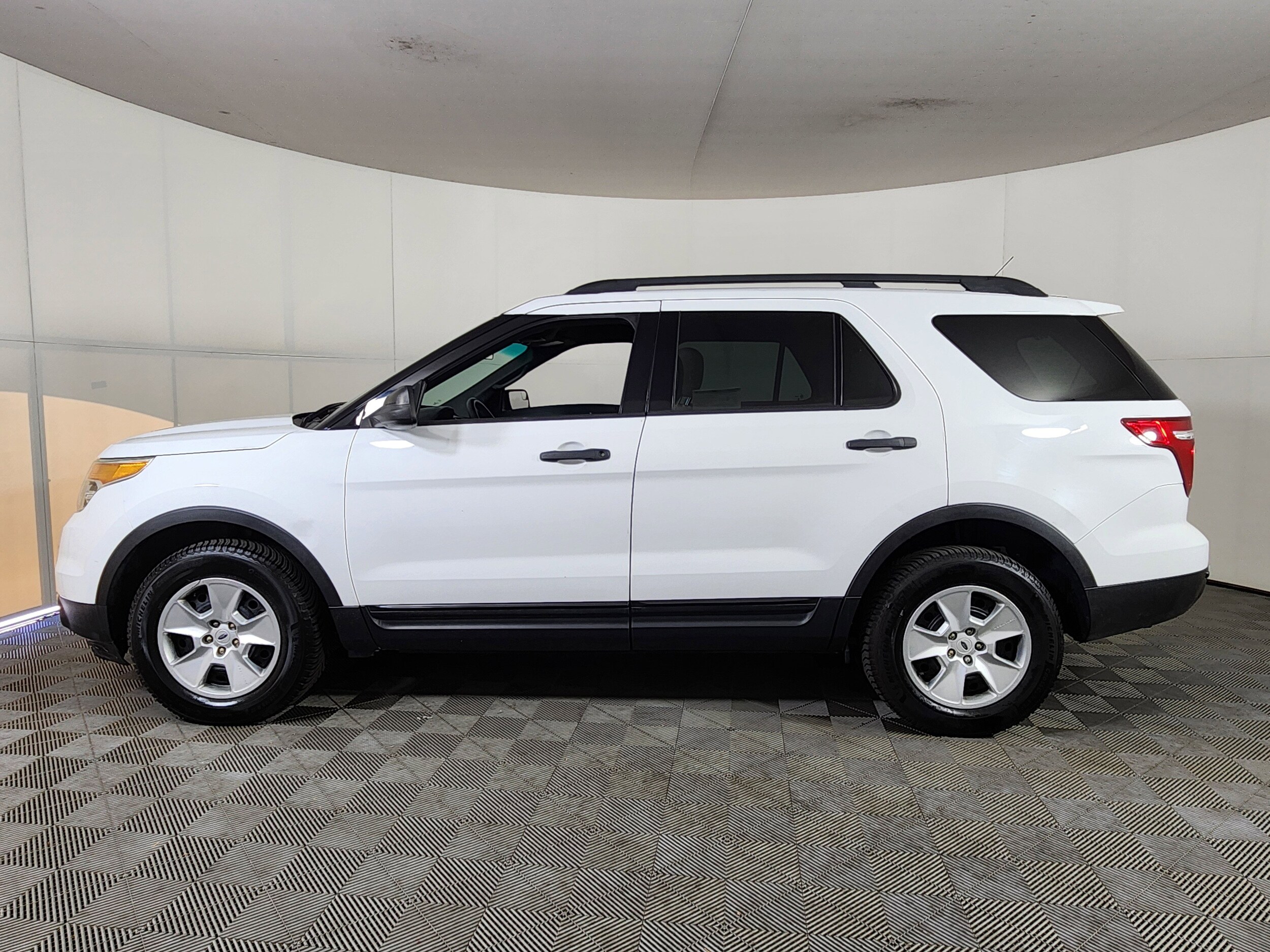 2014 Ford Explorer Base photo 3