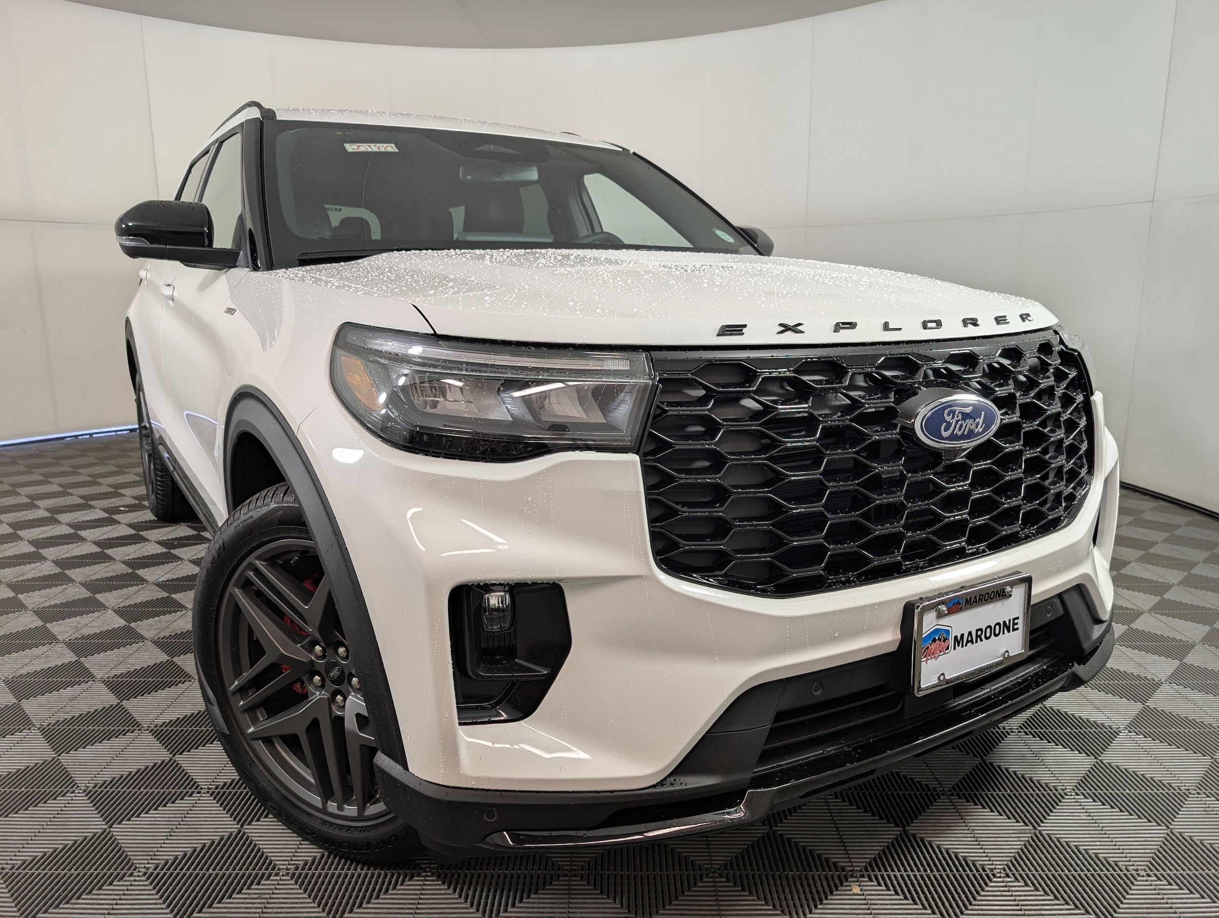 2025 Ford Explorer ST's photo