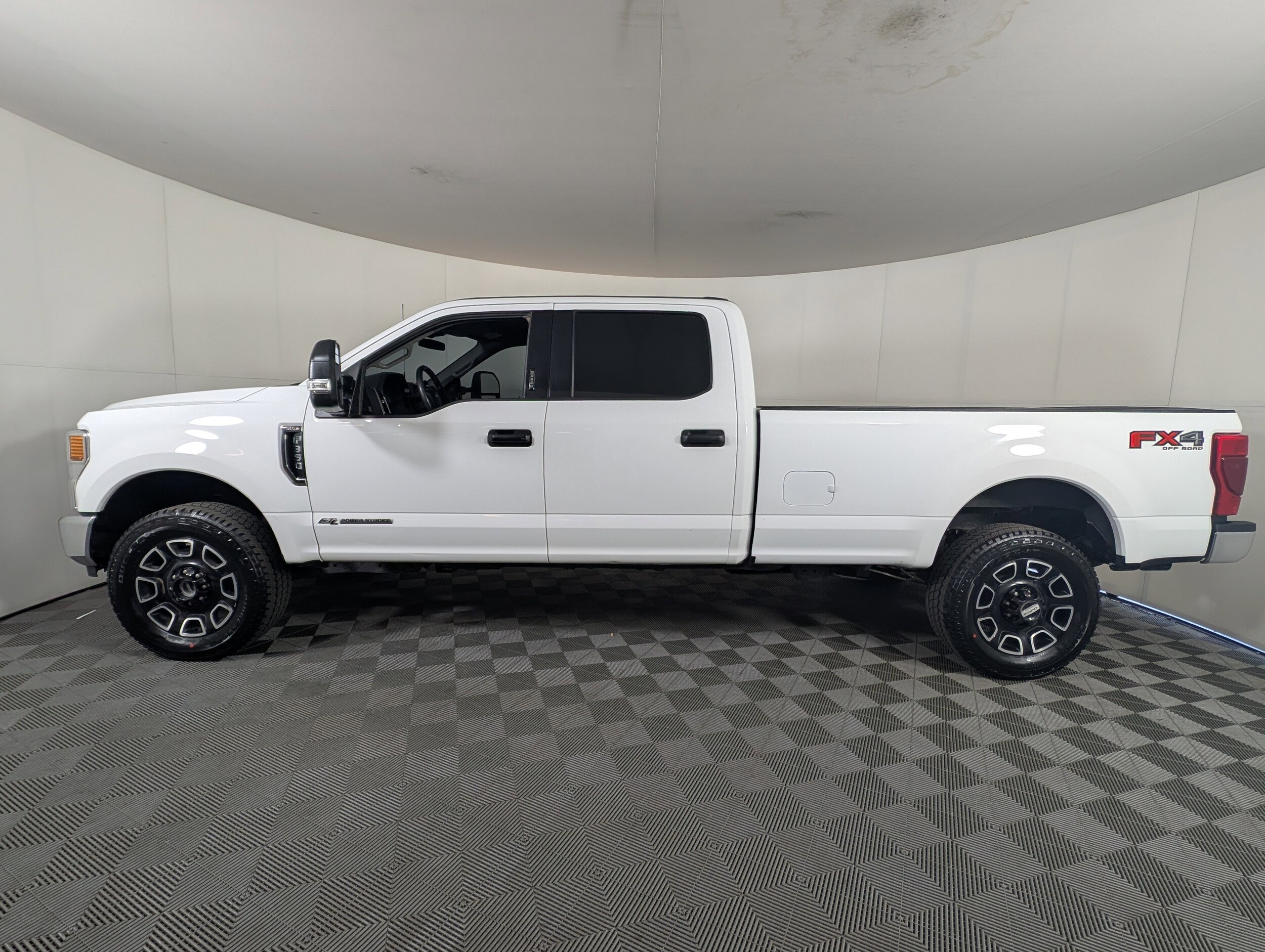 2022 Ford F-350 XLT photo 2