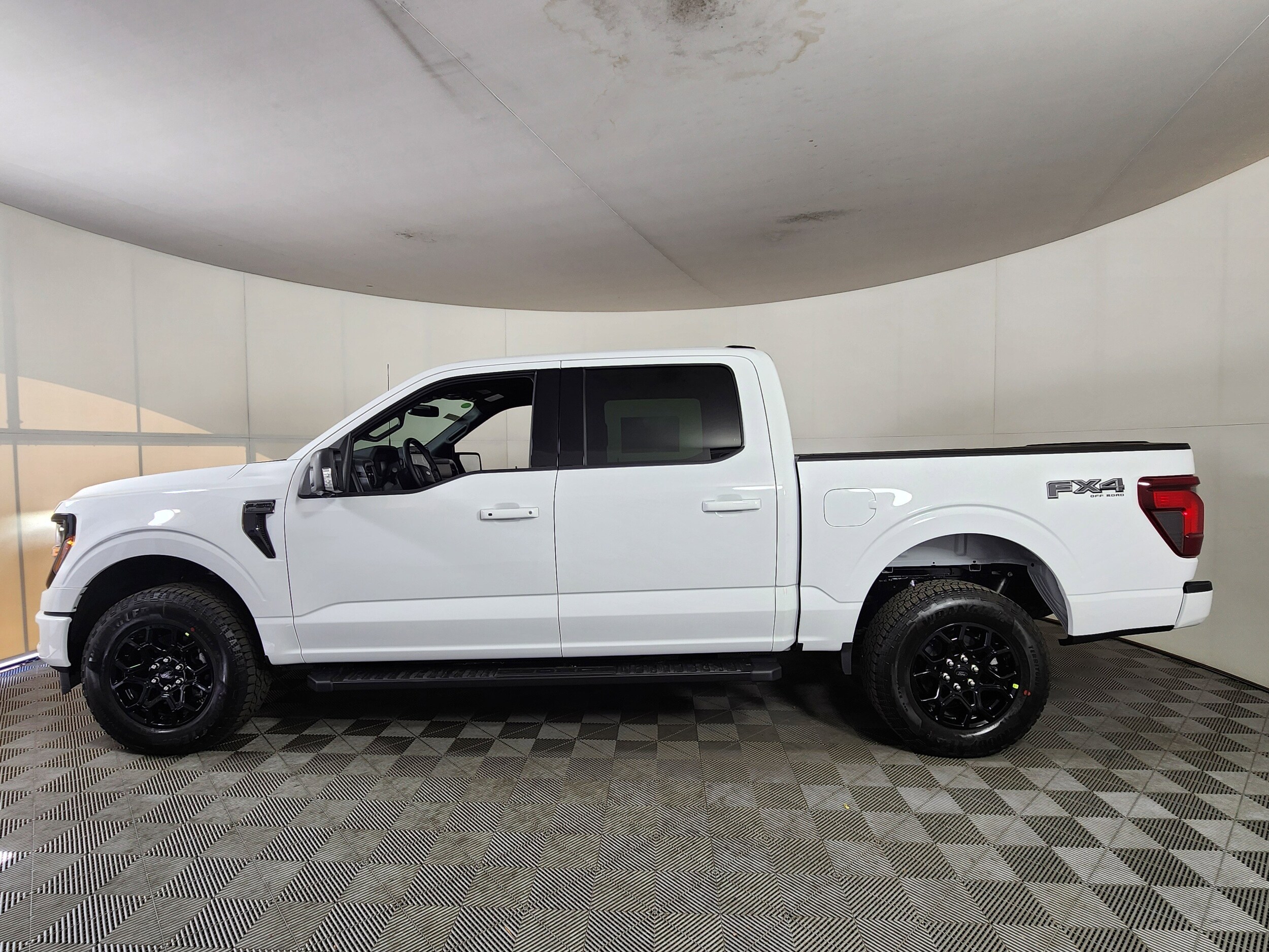 2025 Ford F-150 XLT photo 4