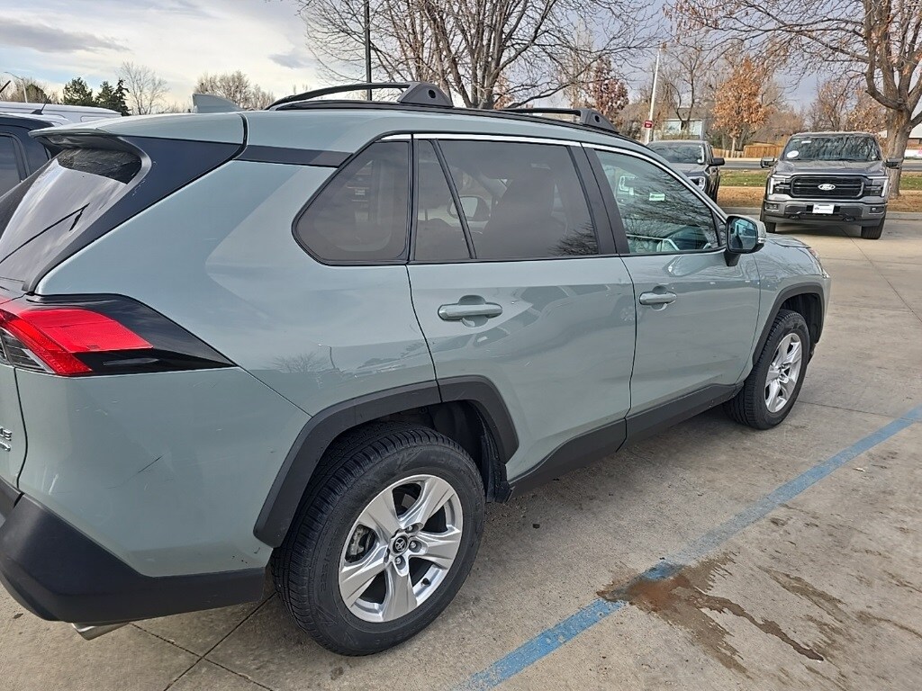 2020 Toyota RAV4 XLE photo 3