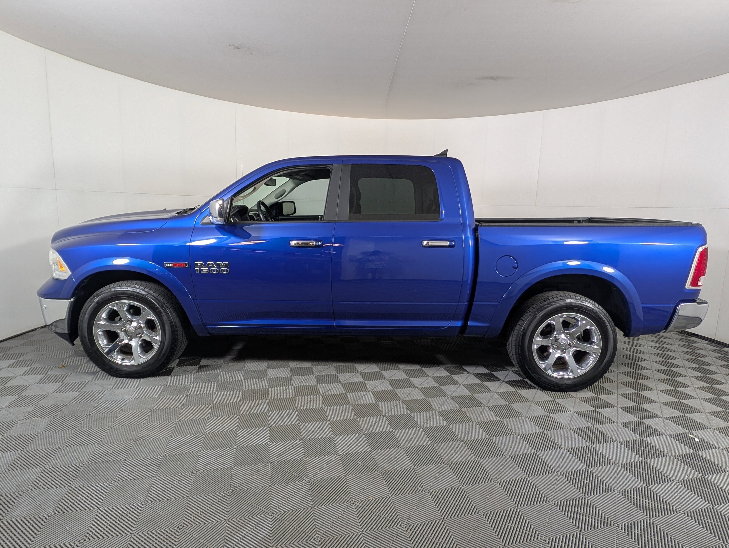 2017 Ram 1500 Laramie photo 3