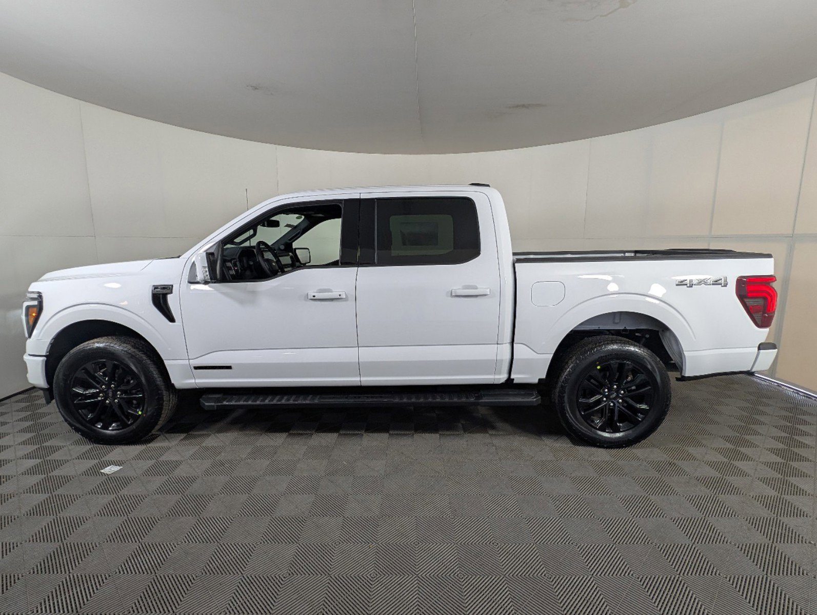 2025 Ford F-150 Lariat photo 4