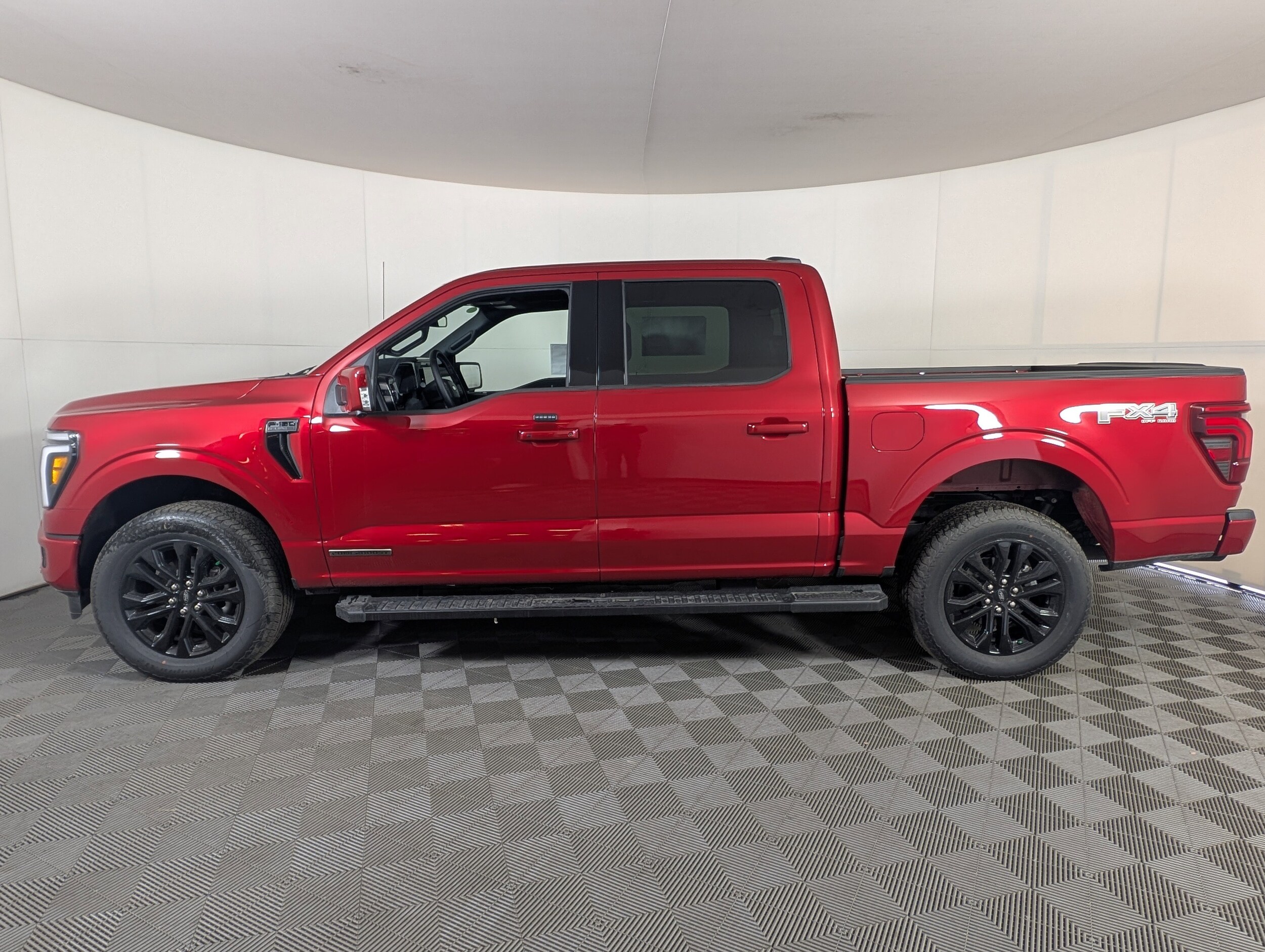 2025 Ford F-150 Lariat photo 4