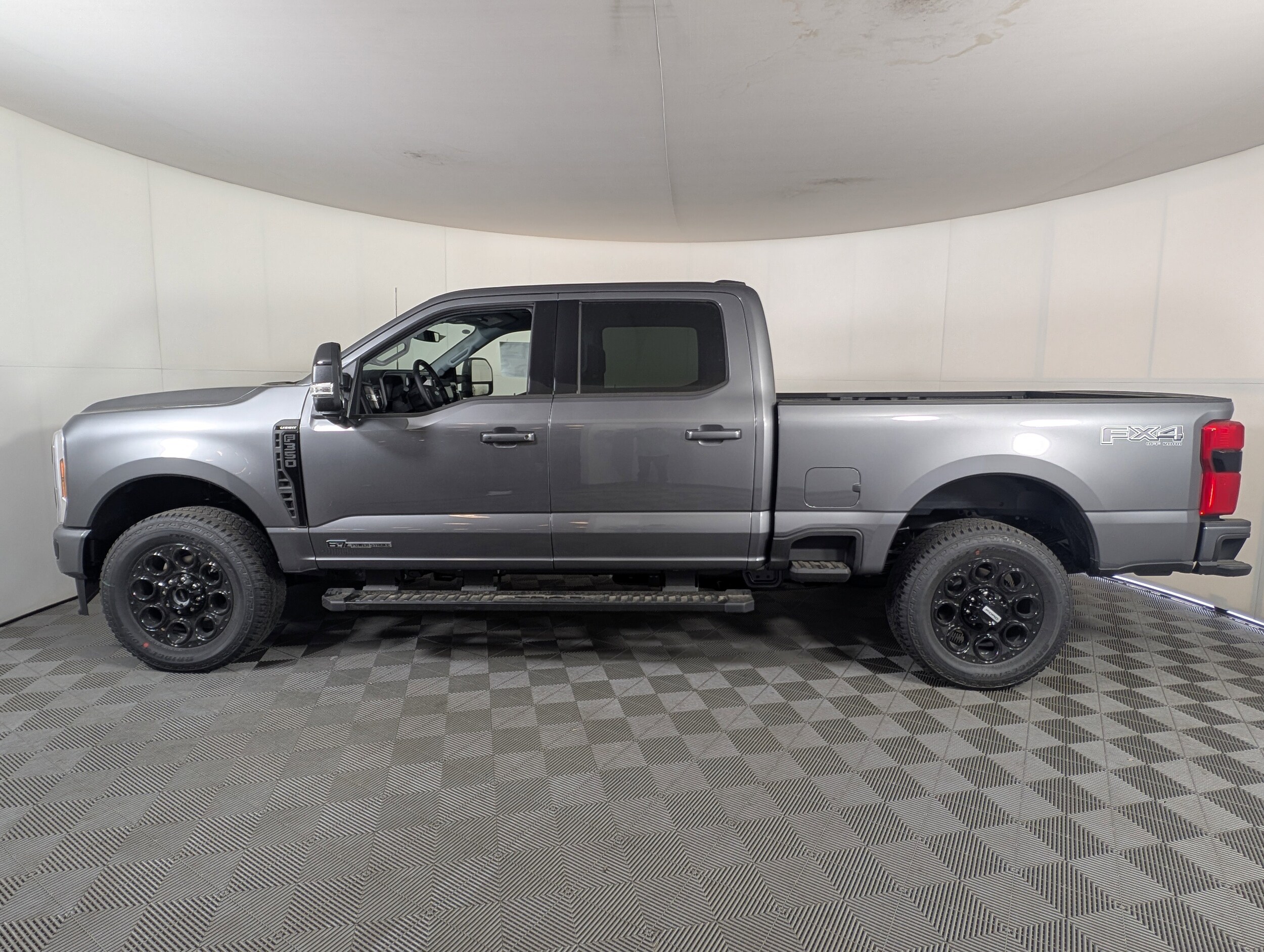 2025 Ford F-350 Lariat photo 4