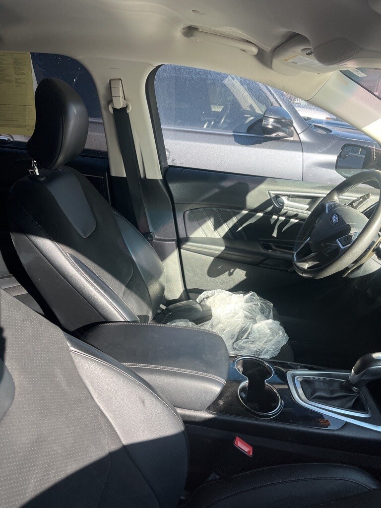 2015 Ford Edge Sport photo 3