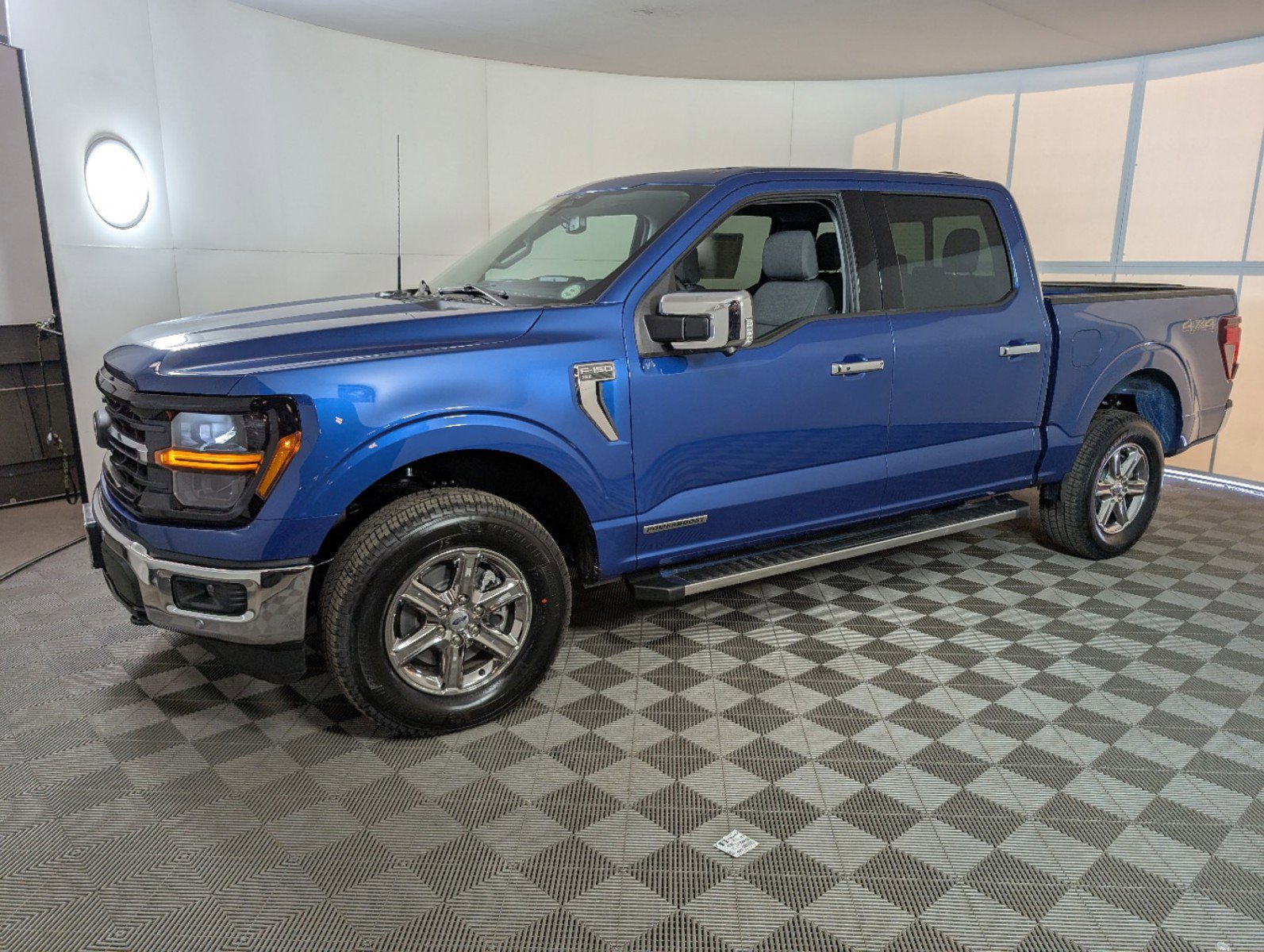 2025 Ford F-150 XLT photo 3