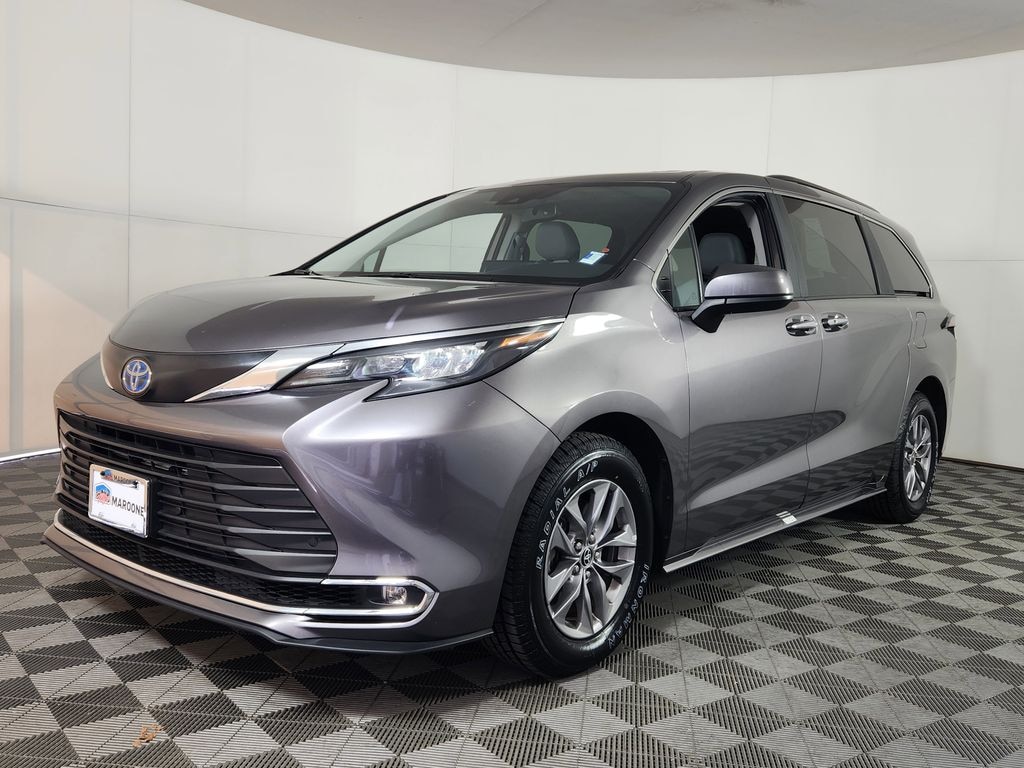 Used 2024 Toyota Sienna XLE Minivan/Van