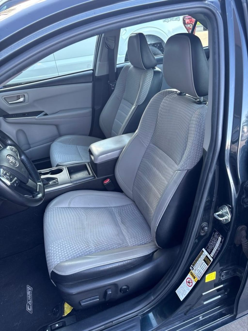 Used 2015 Toyota Camry SE Sedan