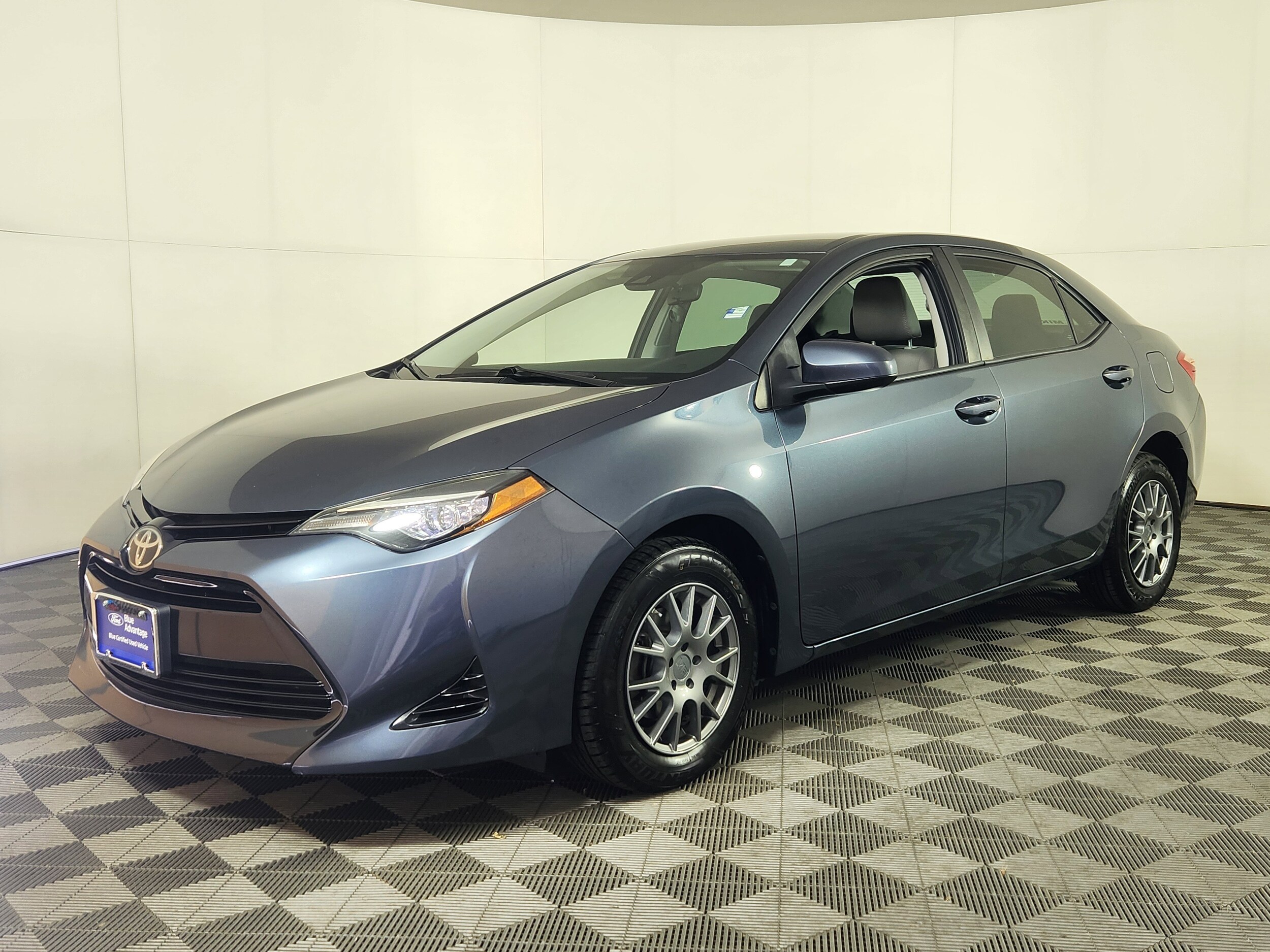 2017 Toyota Corolla LE Eco photo 3