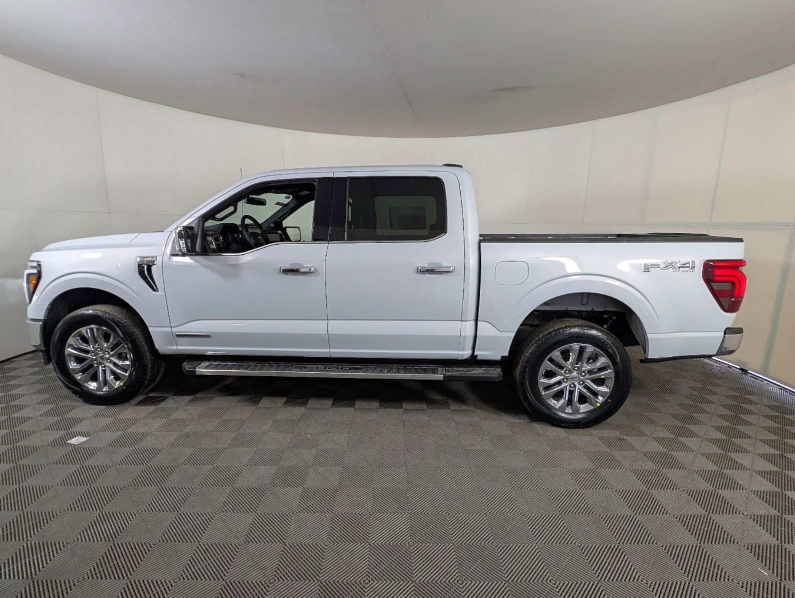 2025 Ford F-150 Lariat photo 4