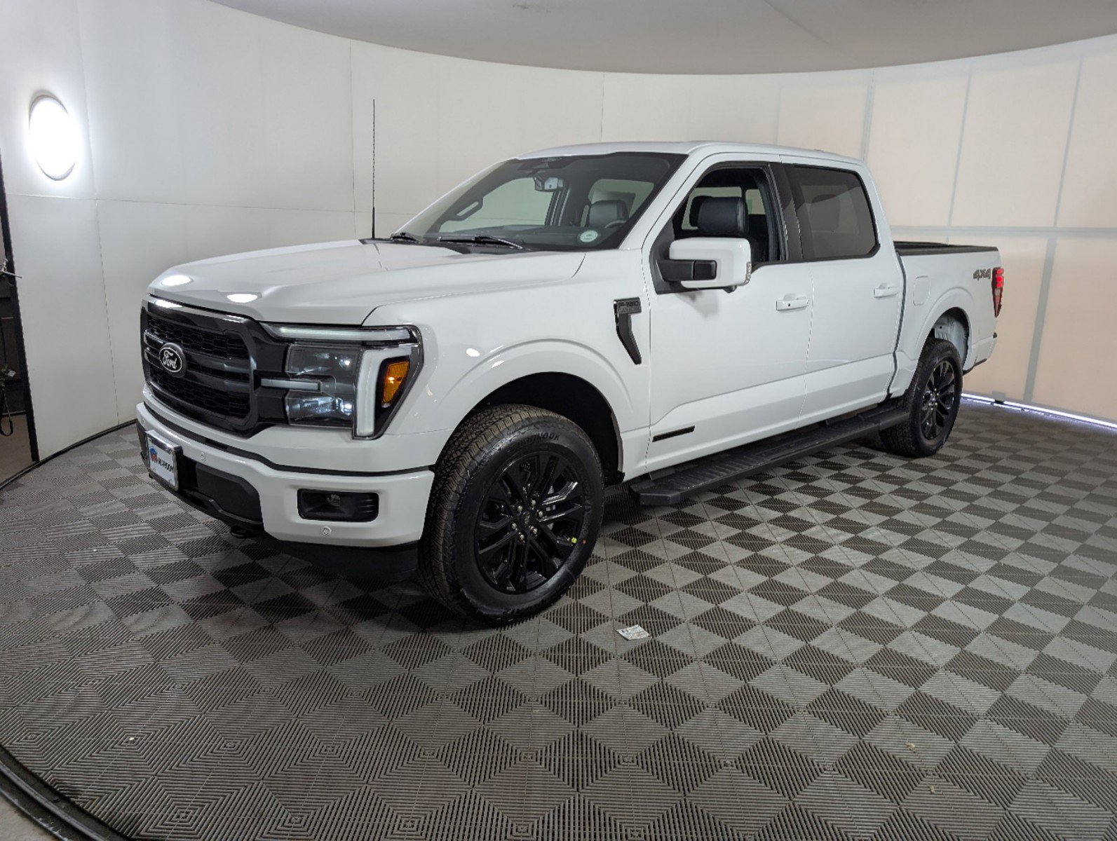 2025 Ford F-150 Lariat photo 3