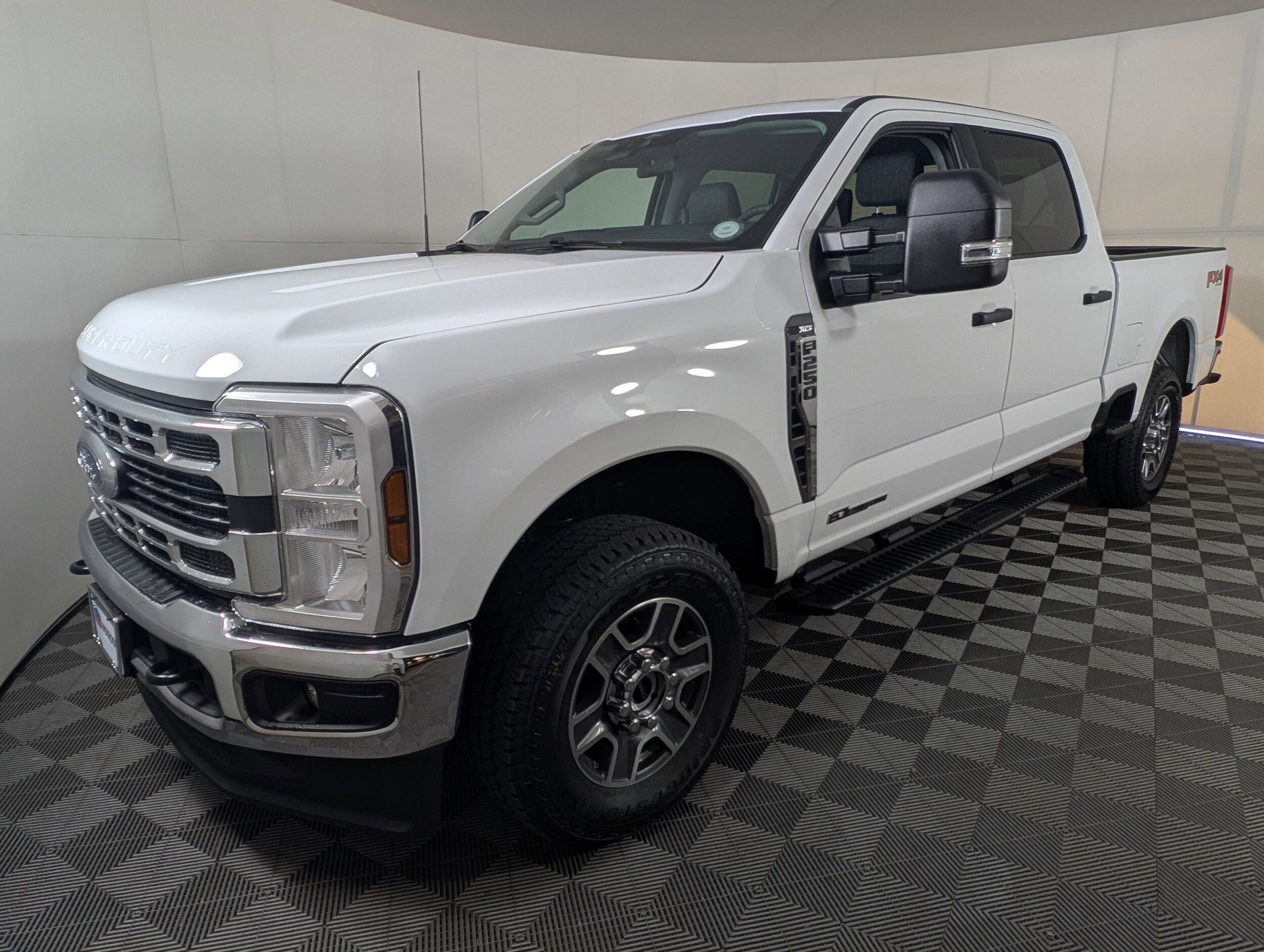 2025 Ford F-250 XLT photo 3