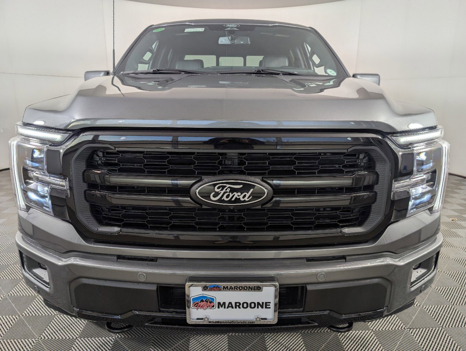 2025 Ford F-150 Lariat photo 2