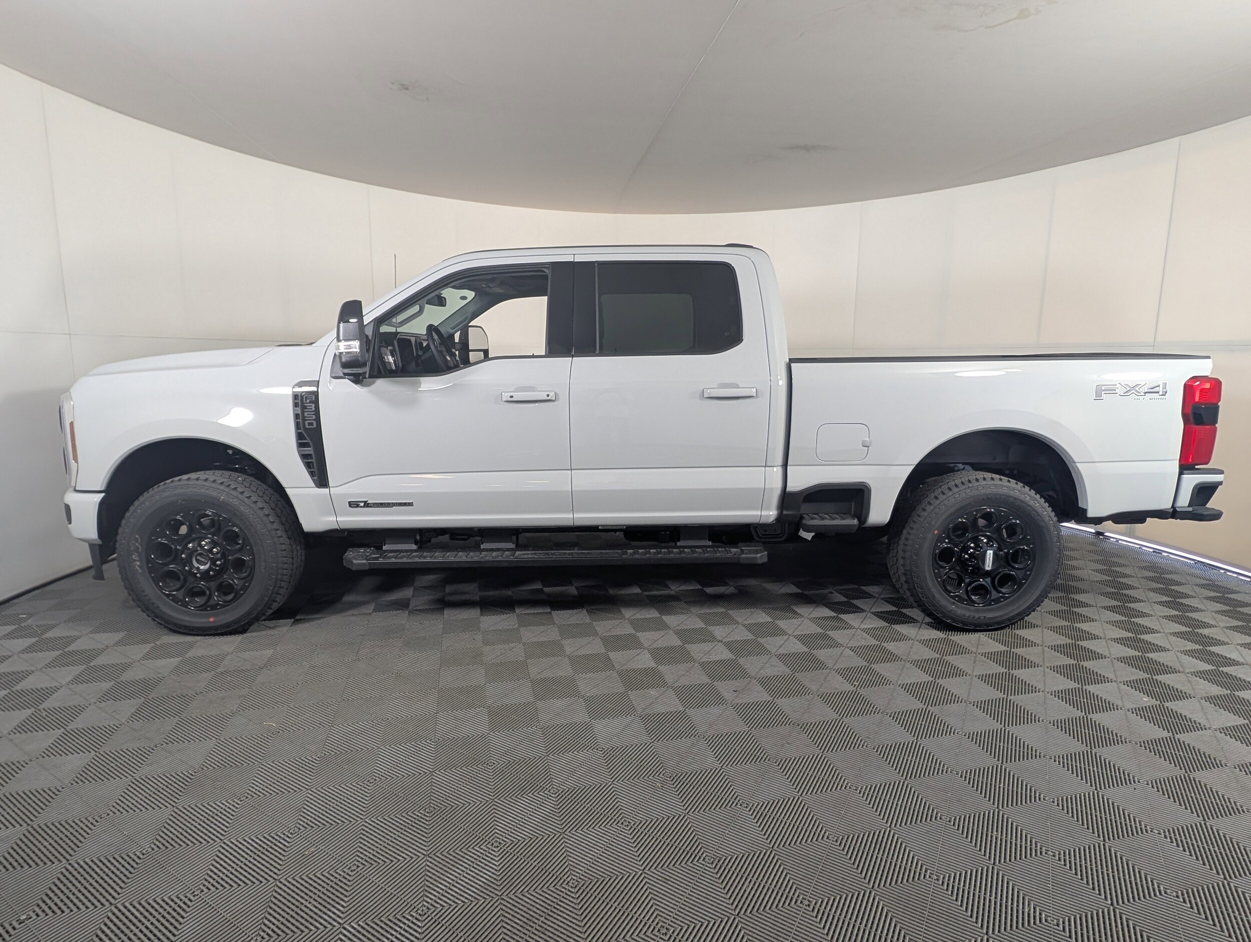 2025 Ford F-350 Lariat photo 4