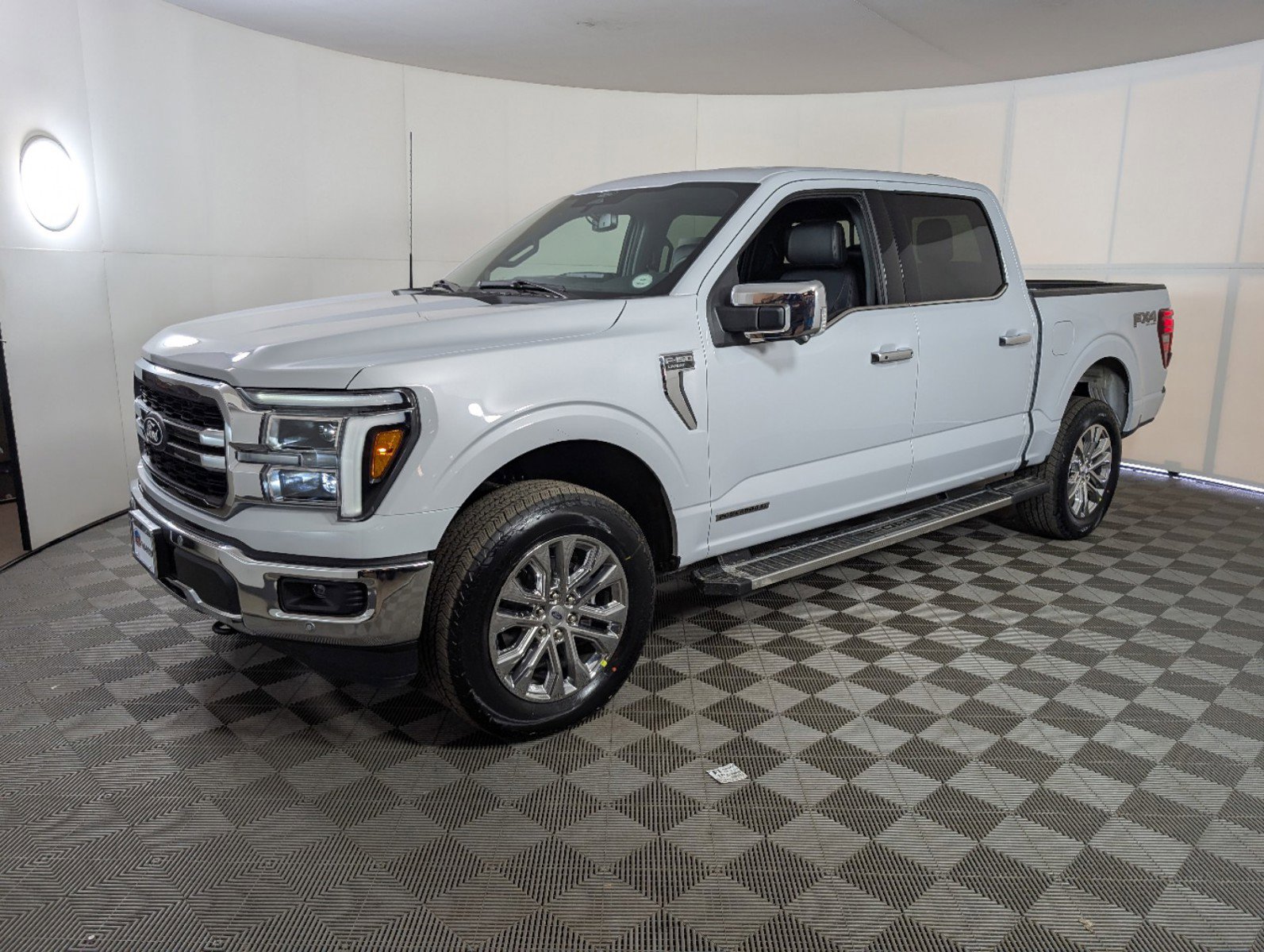 2025 Ford F-150 Lariat photo 3