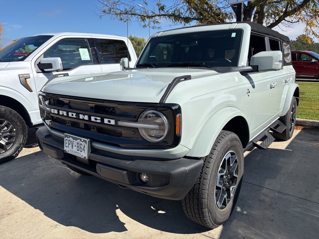 2024 Ford Bronco Outer Banks photo 2