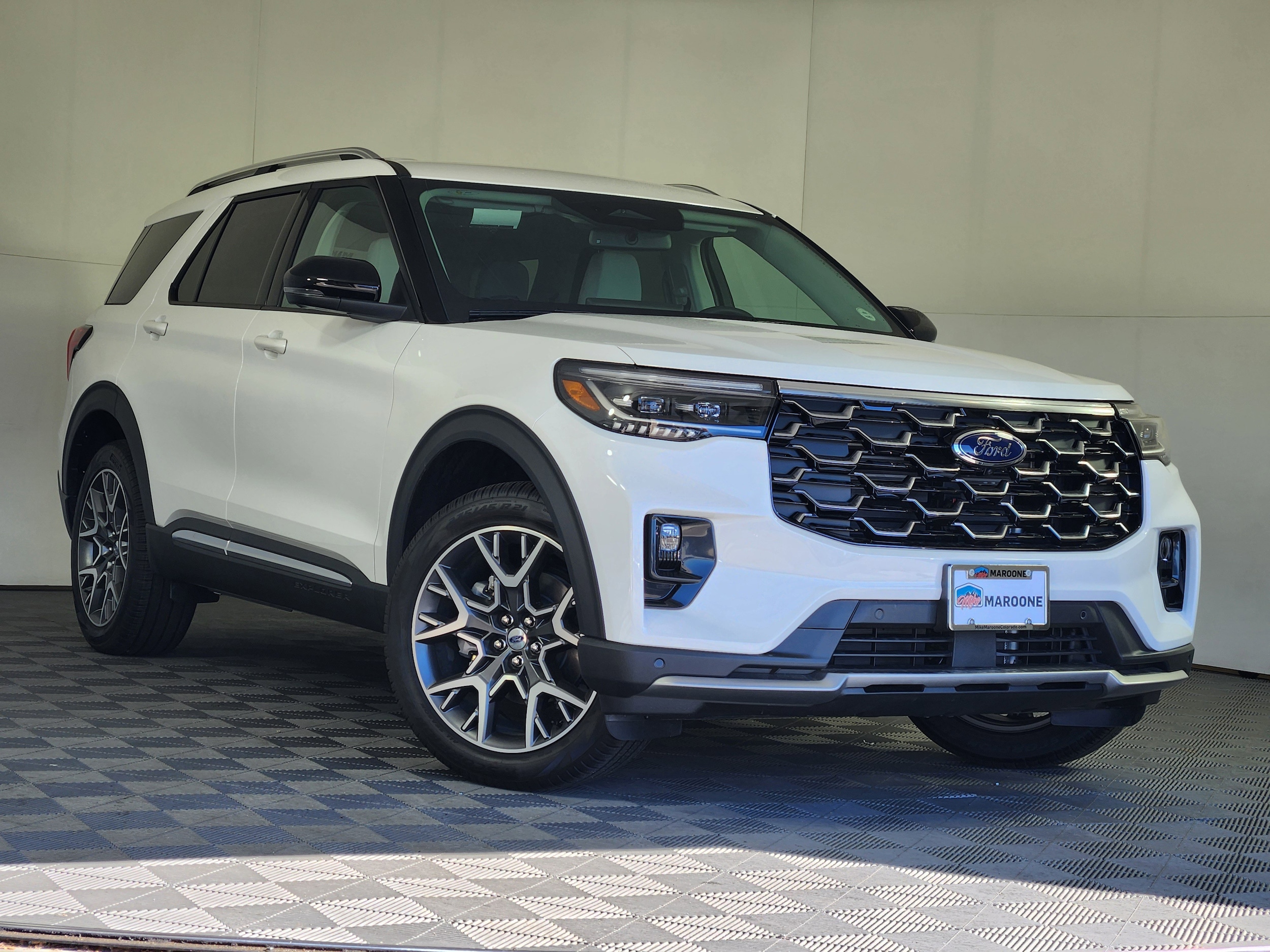 2025 Ford Explorer Platinum's photo