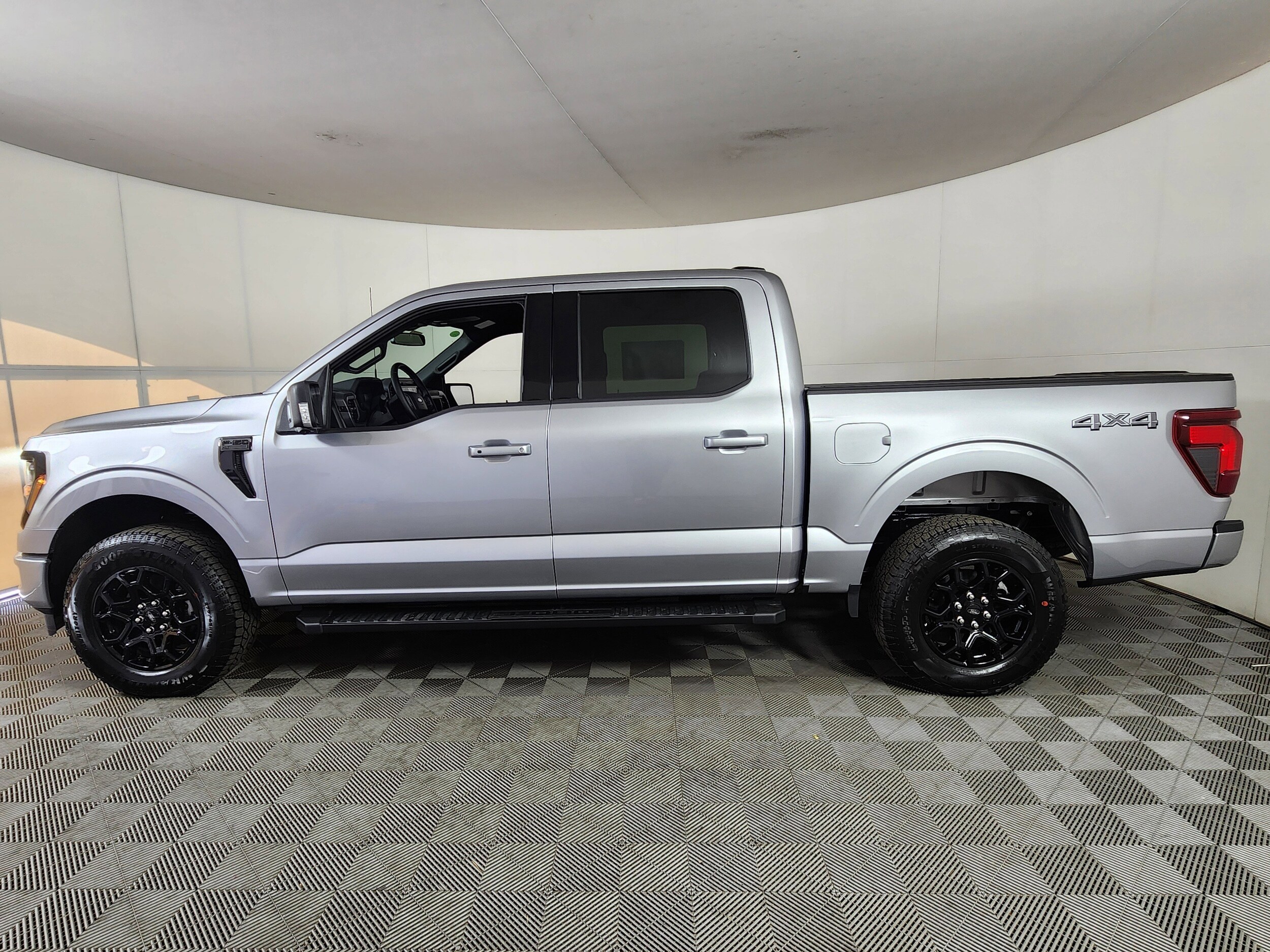 2025 Ford F-150 XLT photo 4