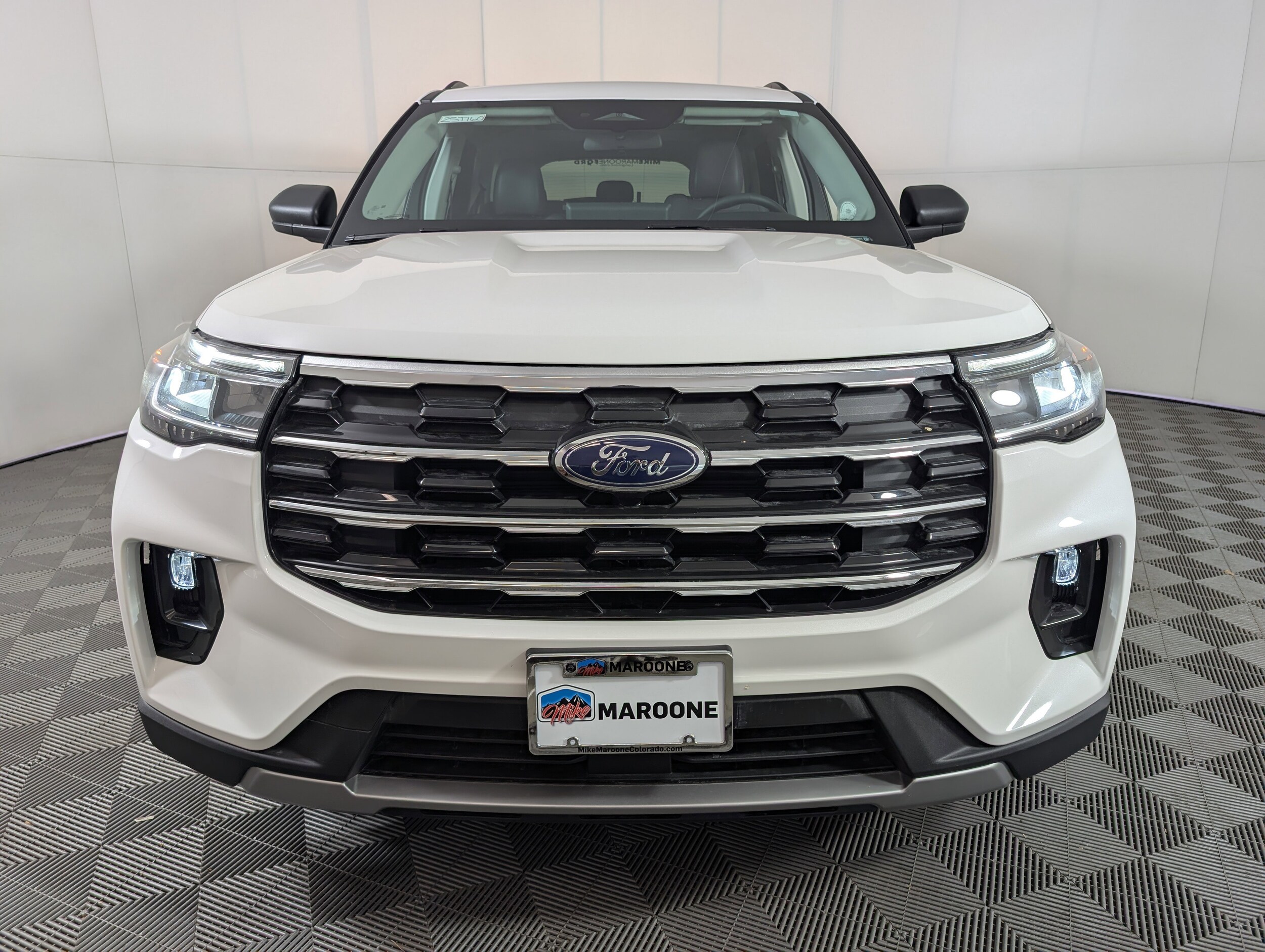 2025 Ford Explorer photo 2