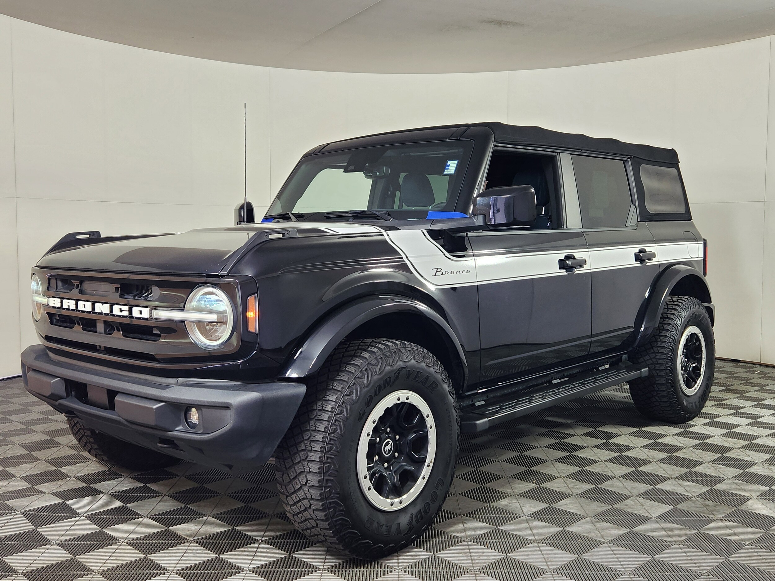 2022 Ford Bronco Outer Banks photo 3