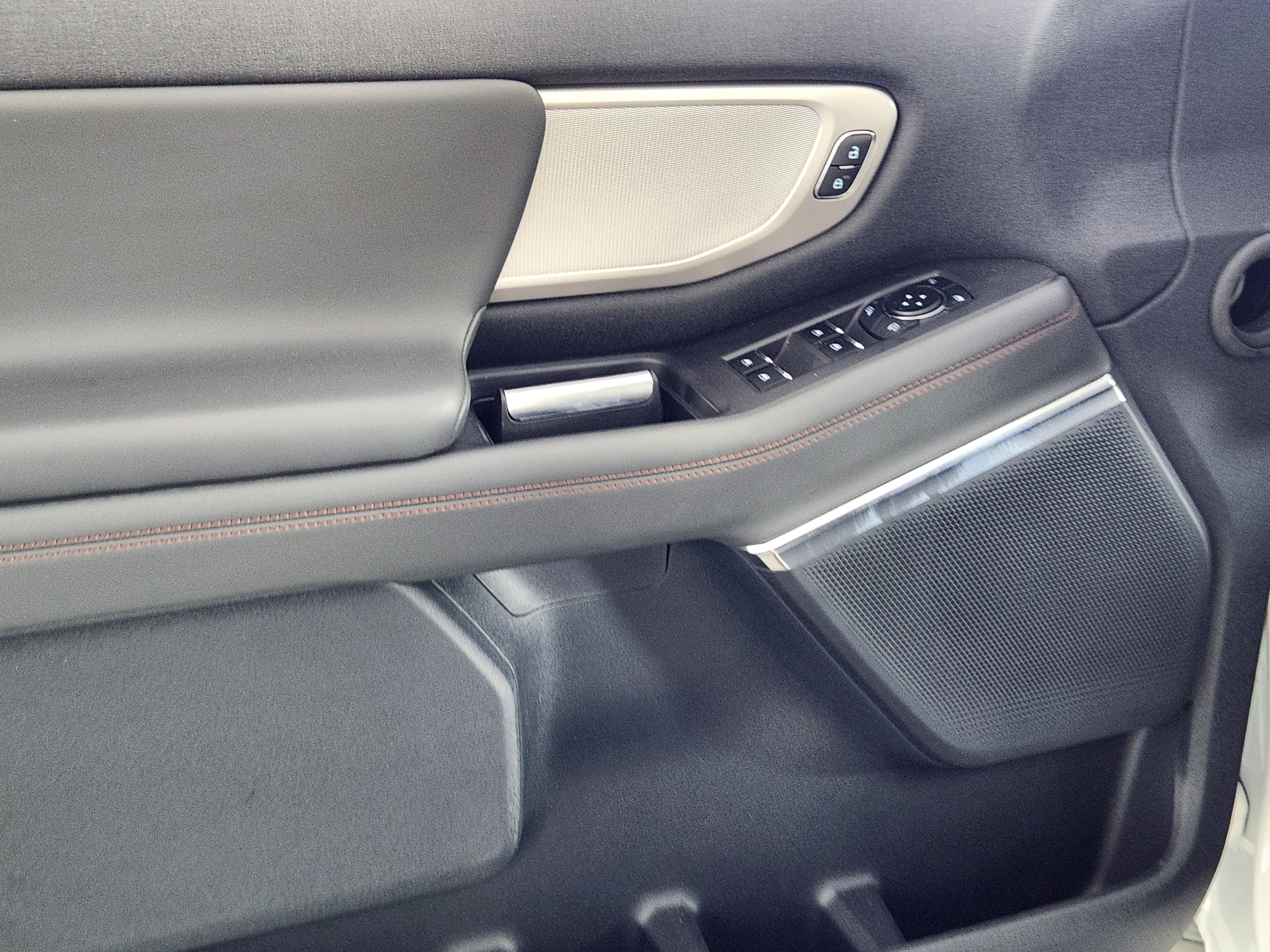 2025 Ford Expedition Active - Photo 17