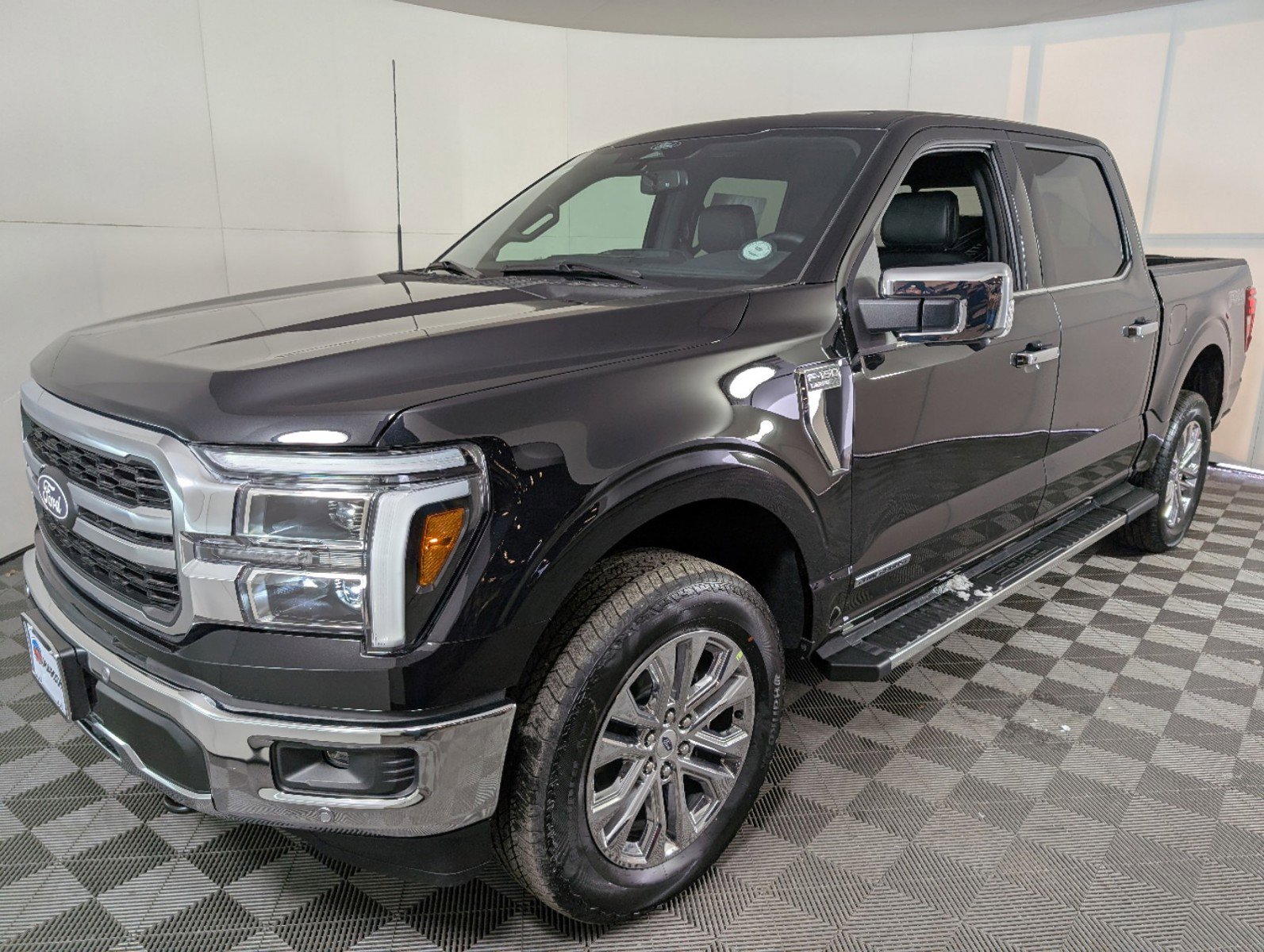 2025 Ford F-150 Lariat photo 3