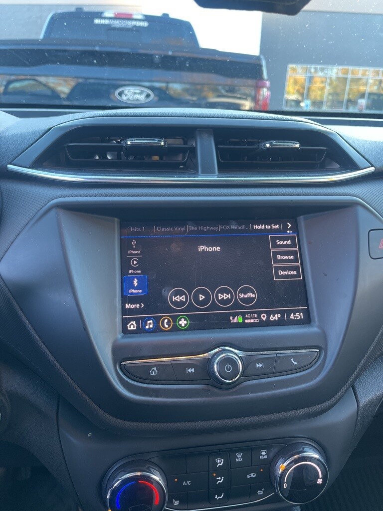 2022 Chevrolet Trailblazer LT photo 2