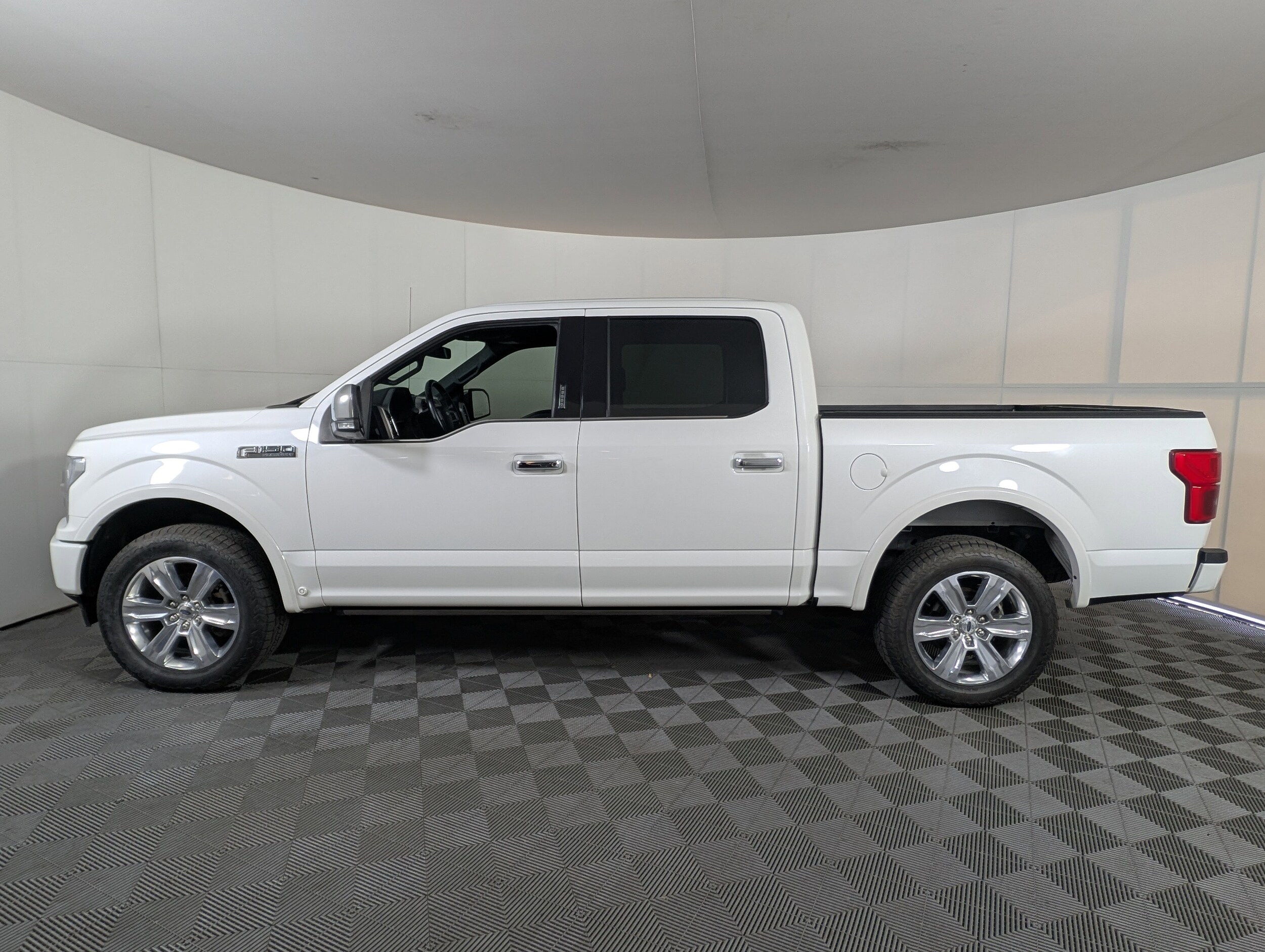 2020 Ford F-150 Platinum photo 2