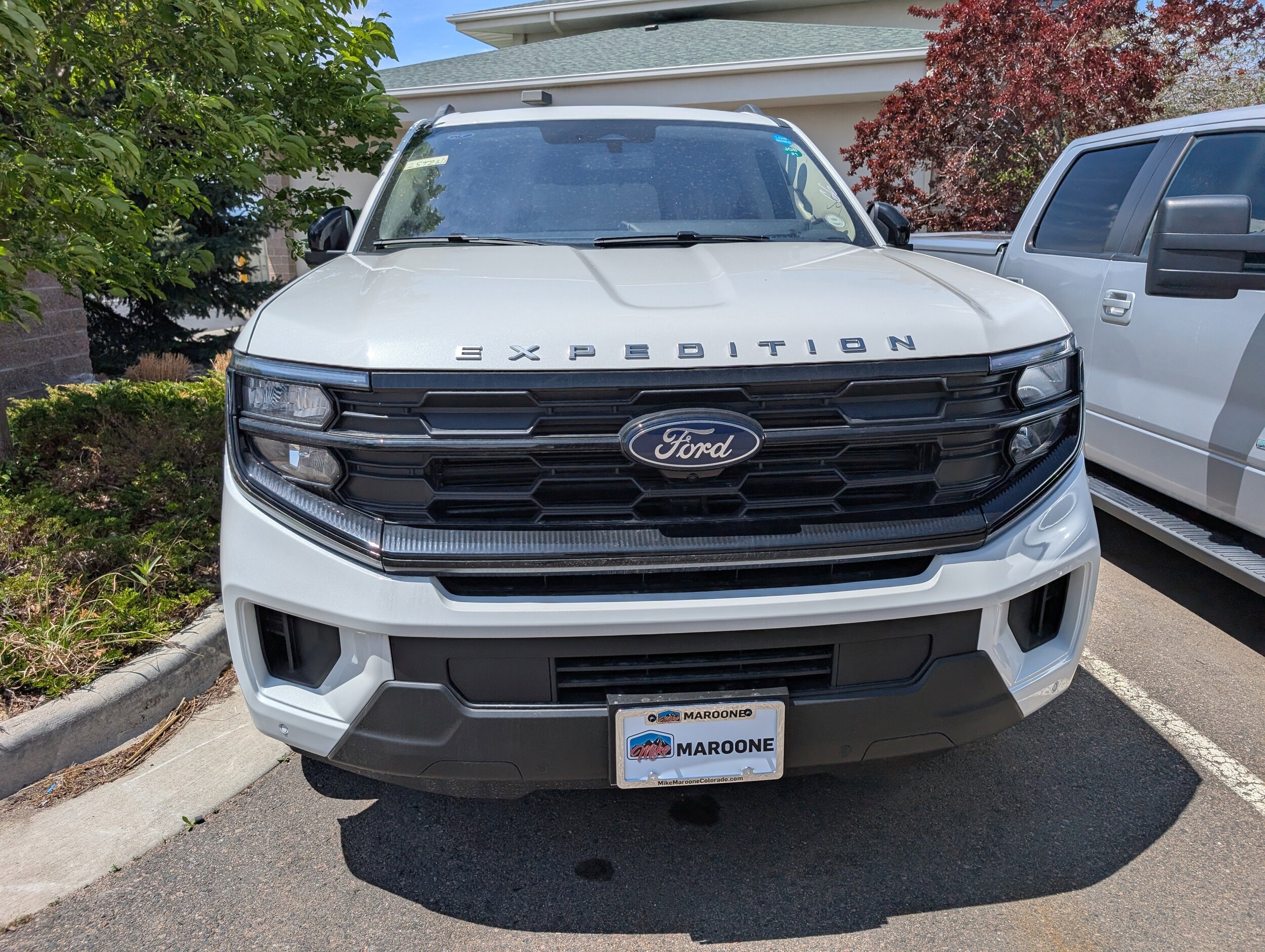 2025 Ford Expedition photo 2