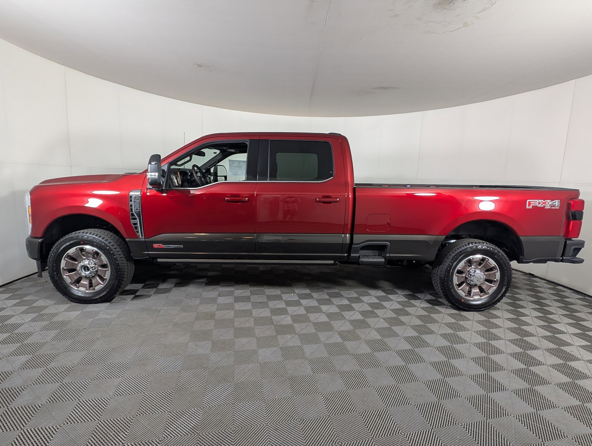 2025 Ford F-350 King Ranch photo 2